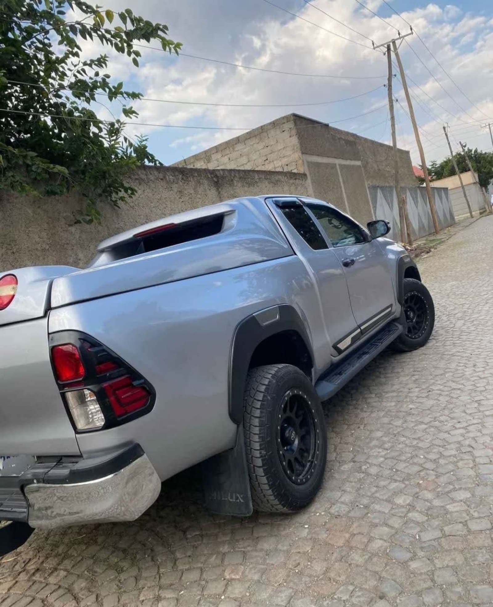 2017 Toyota Hilux Revo — photo 1