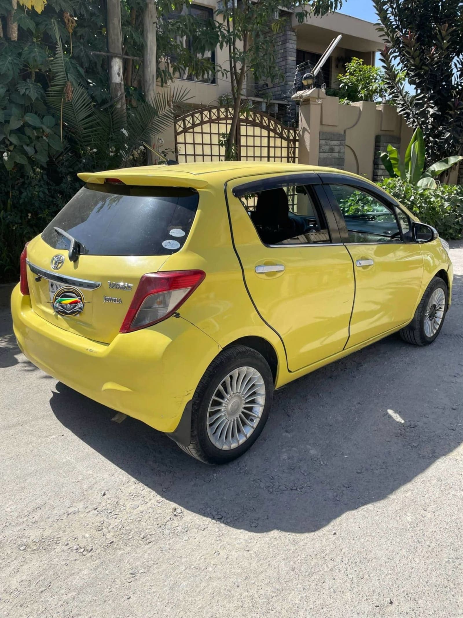 2012 Toyota Yaris Compact — photo 5