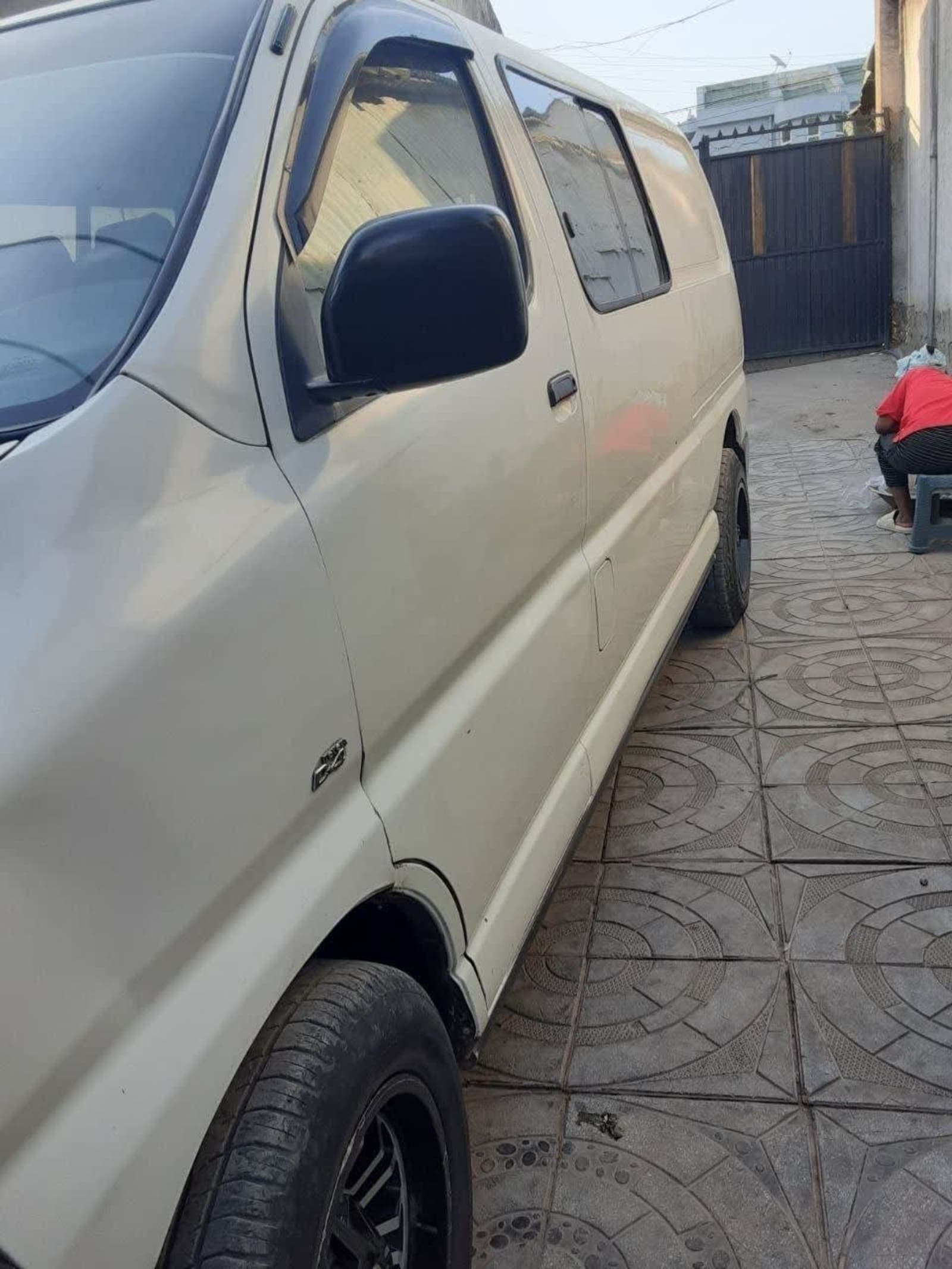 2007 Toyota Hiace shark — photo 5