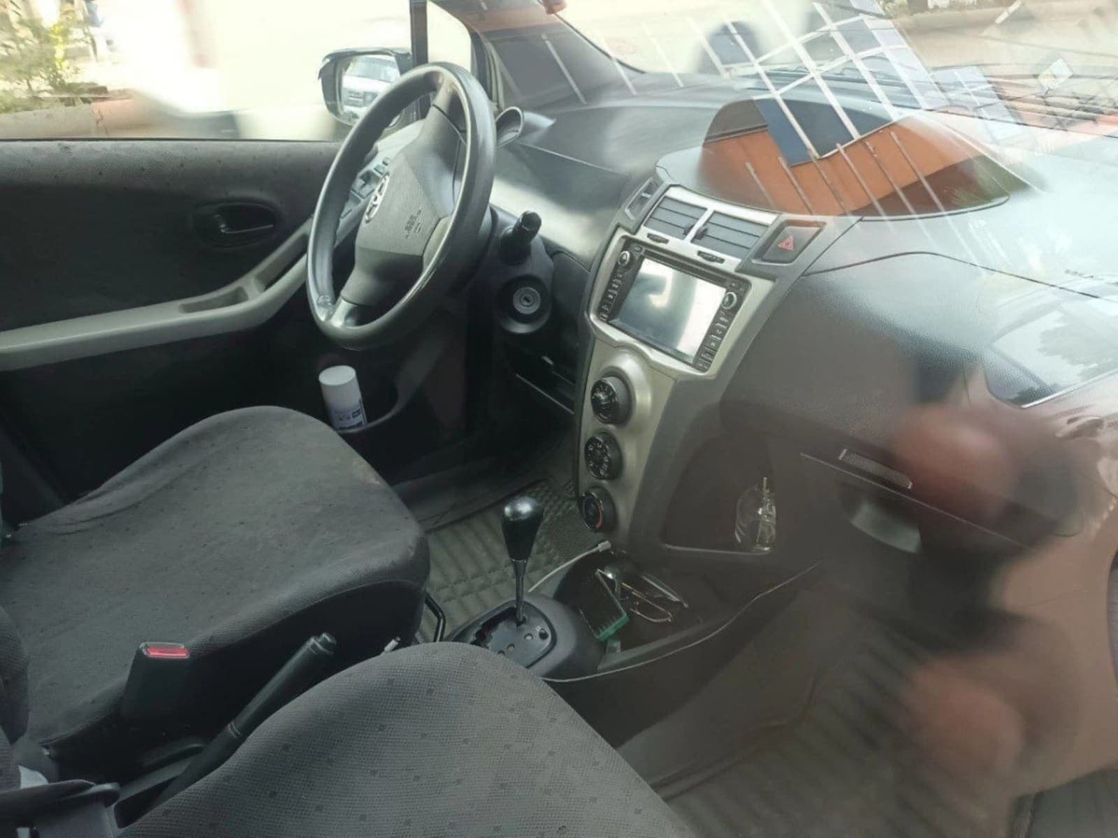 2010 Toyota Yaris Compact — photo 5
