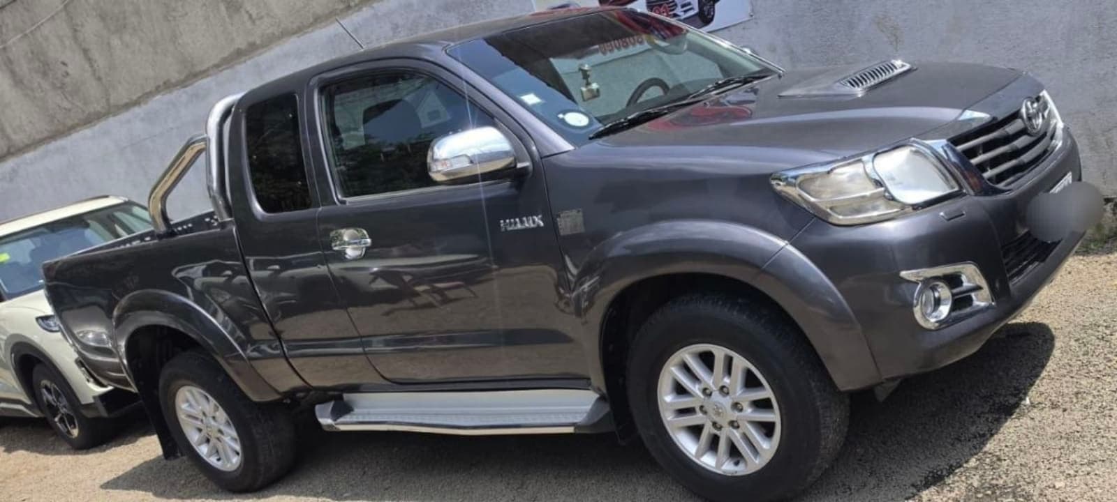 2015 TOYOTA HILUX king-cab — photo 2
