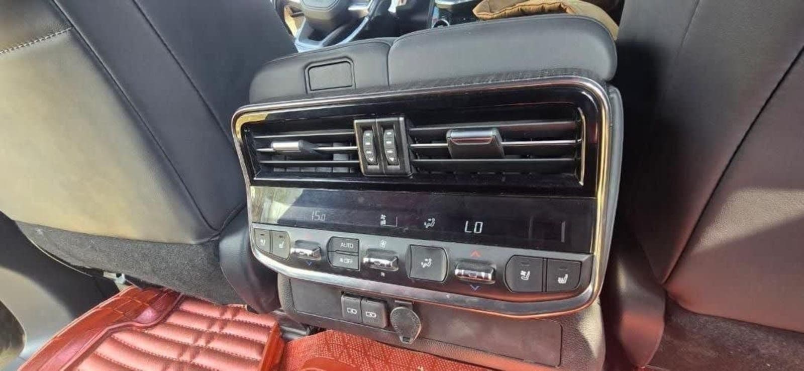 2023 Toyota Land Cruiser VXR — photo 6