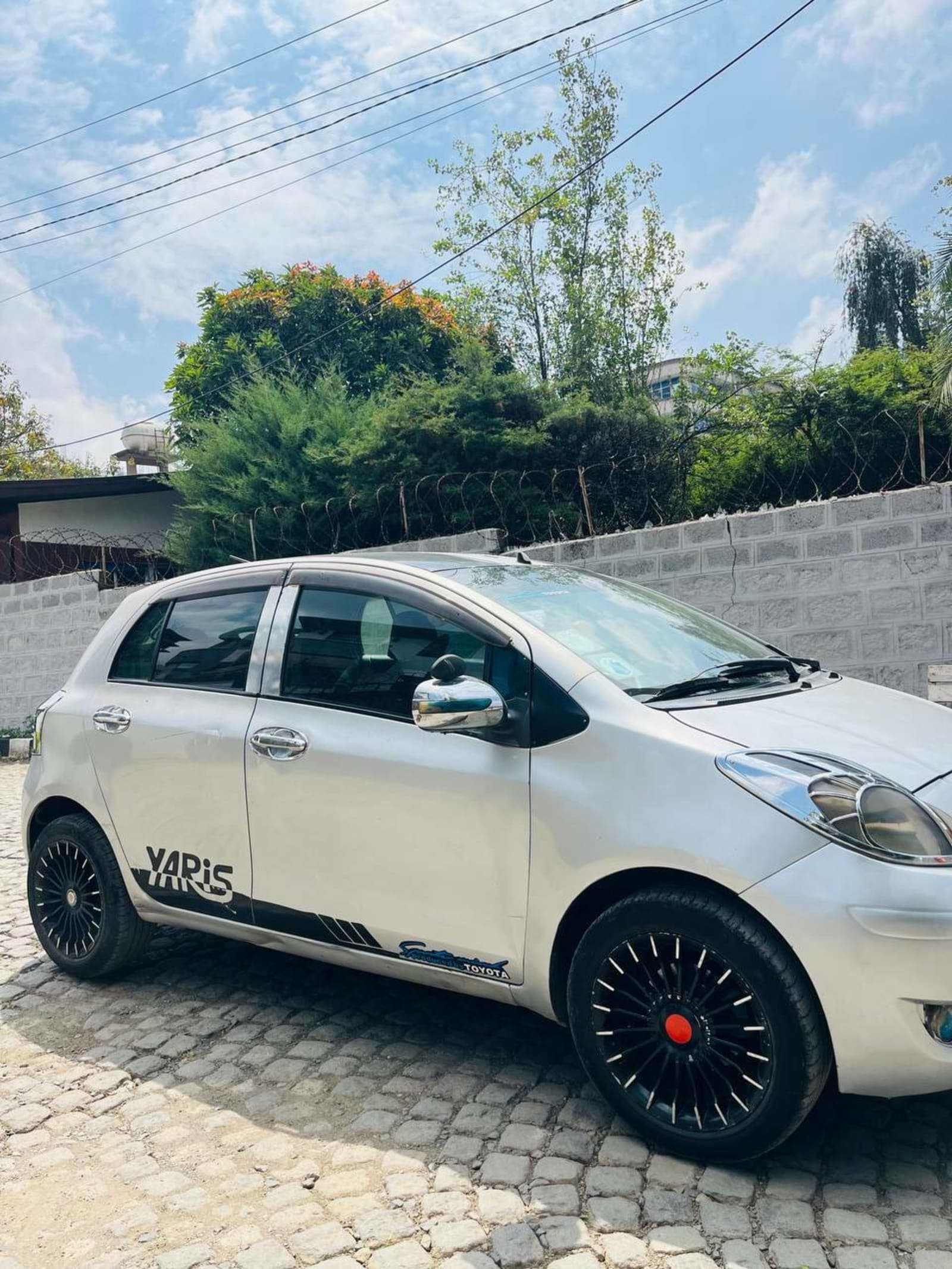2010 Toyota Yaris โ photo 4