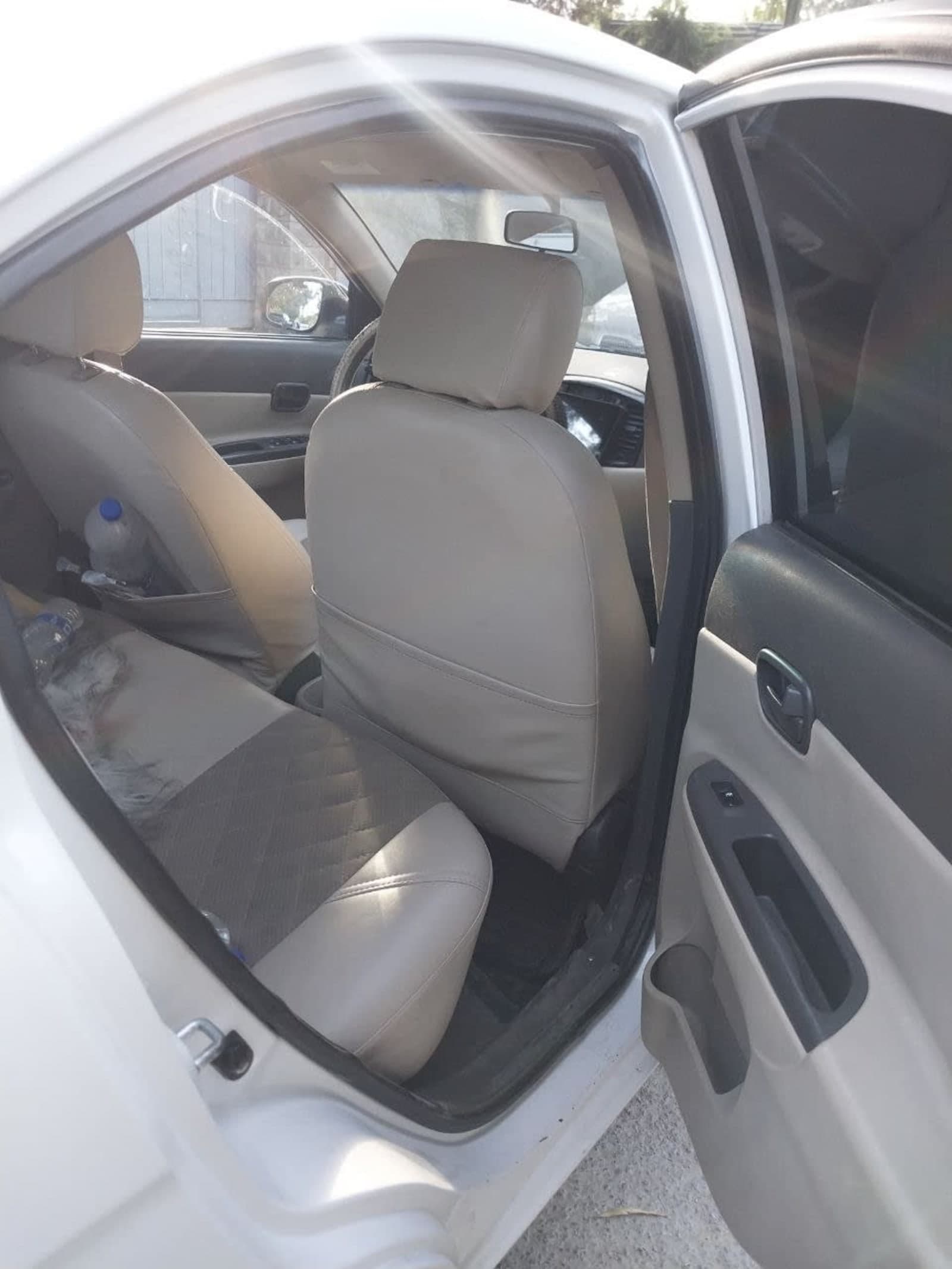 2010 HYUNDAI ACCENT — photo 3
