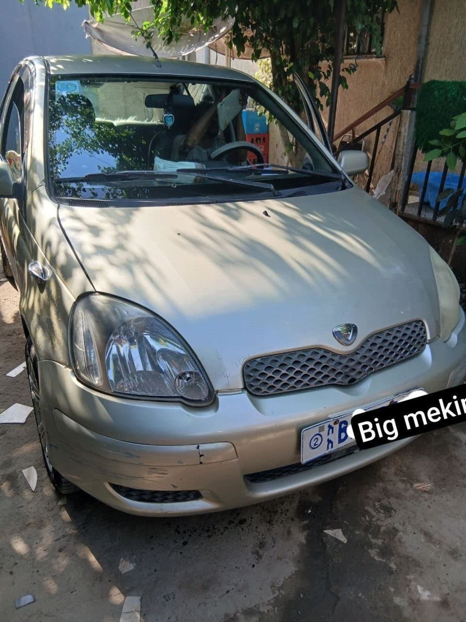 2002 Toyota Vitz — photo 4