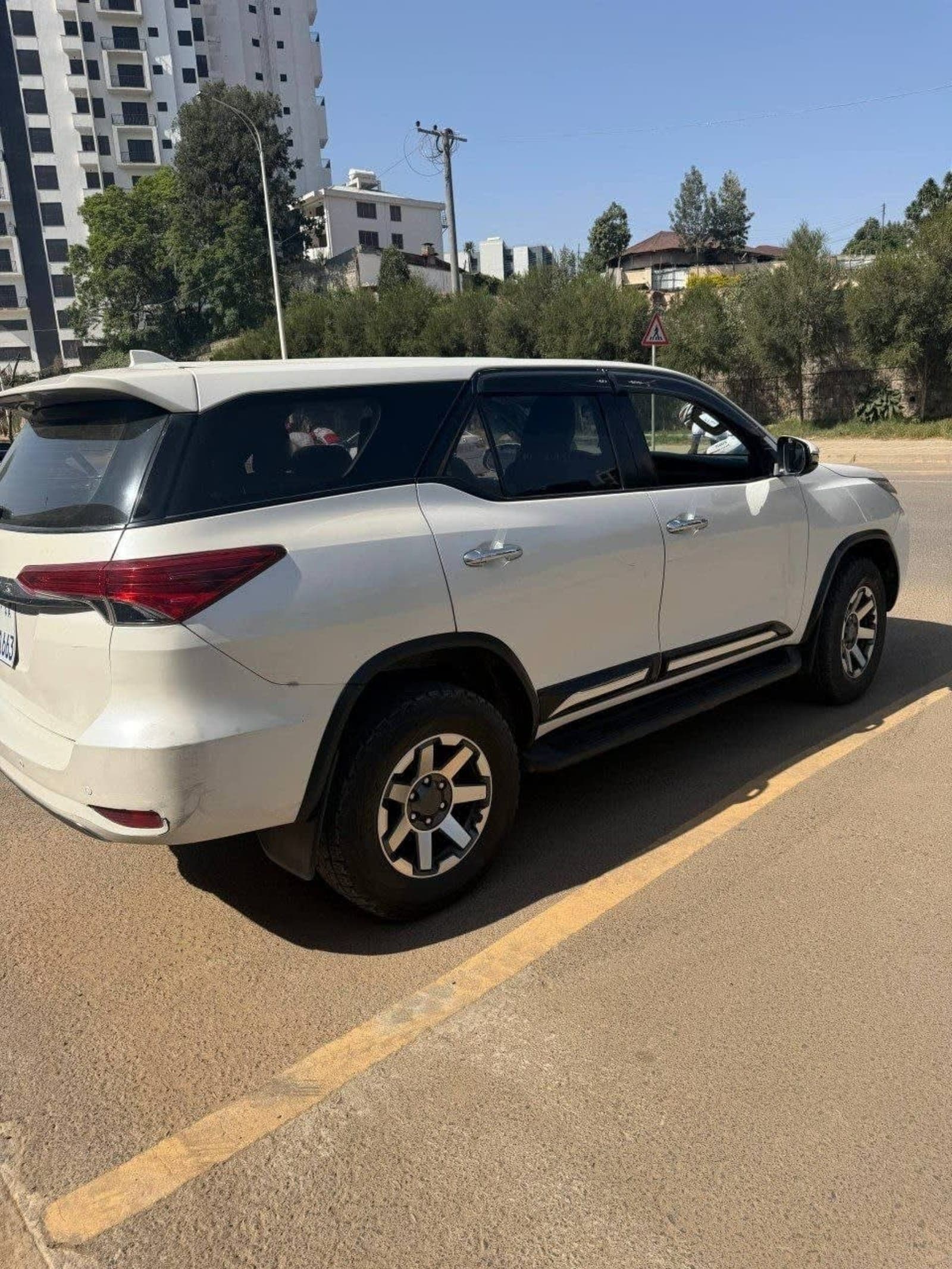 2018 Toyota Fortuner — photo 2