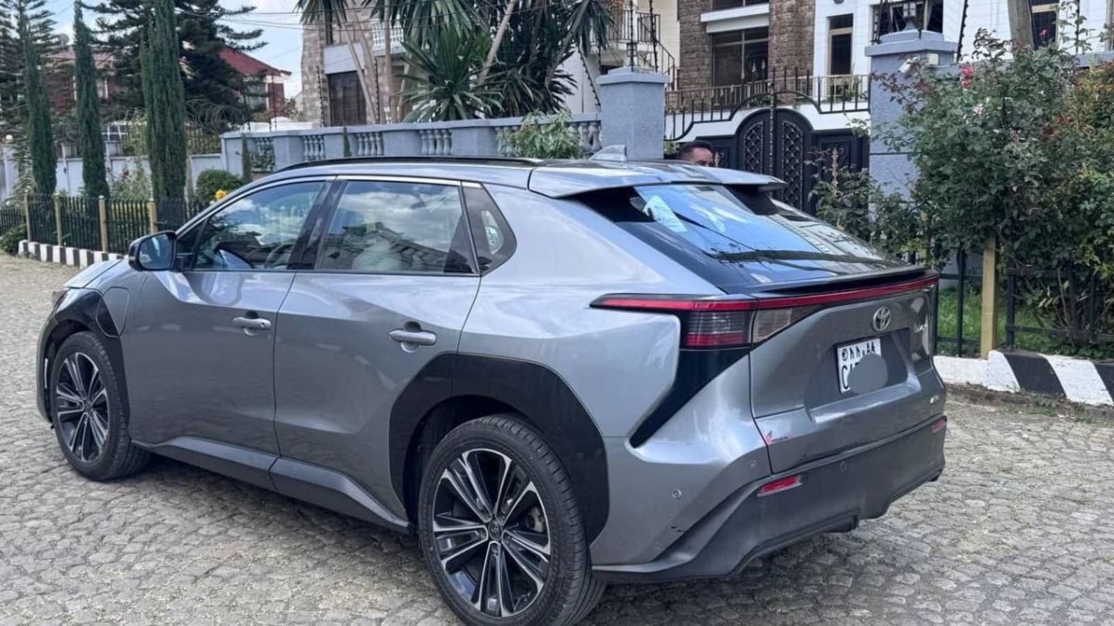 2022 Toyota BZ4X EV — photo 6