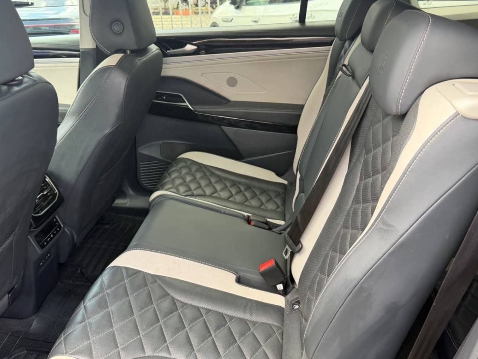 2022 Volkswagen iD.6 Crozz Pro — photo 6