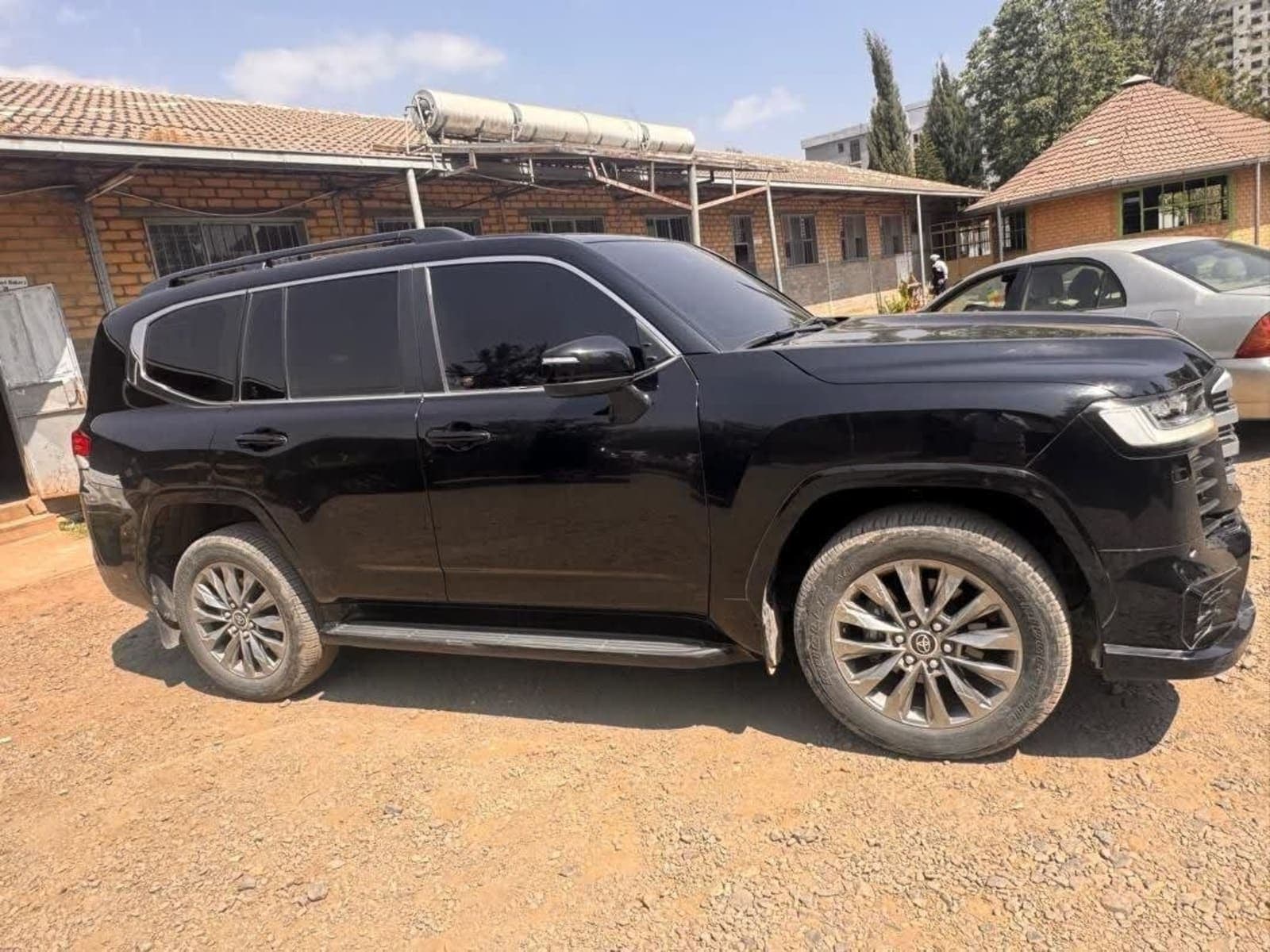 2023 Toyota Land Cruiser VXR — photo 5