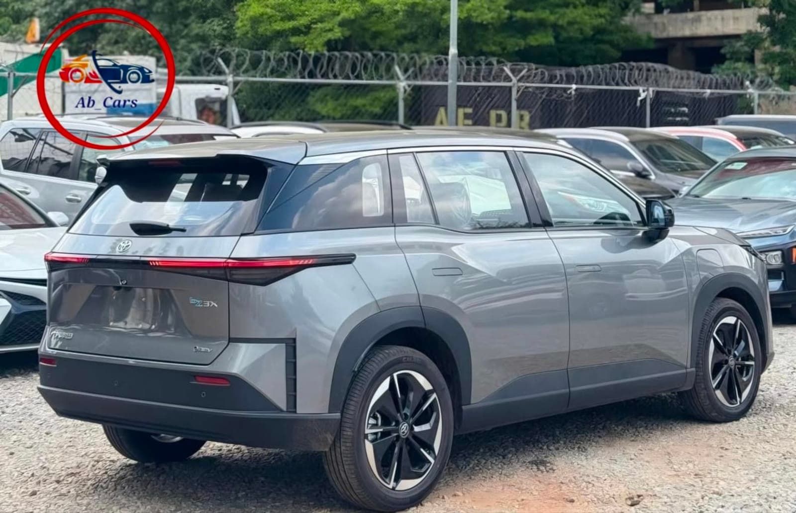 2025 Toyota bZ3X — photo 2