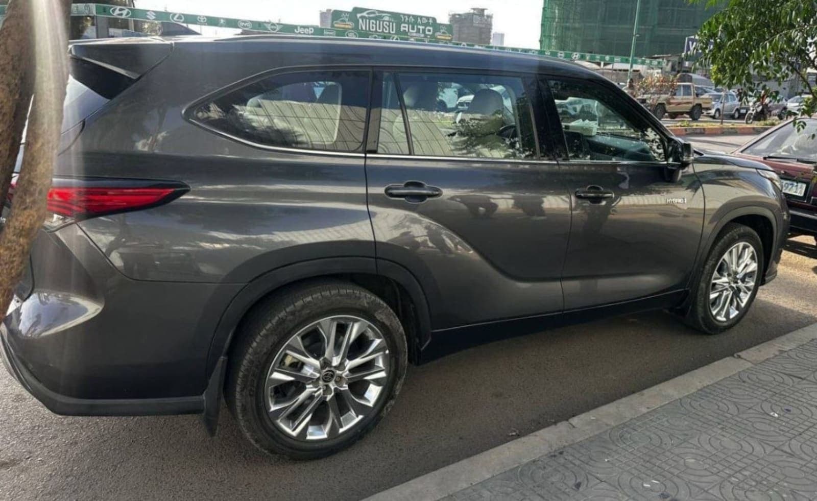 2023 Toyota Highlander Hybrid Limited — photo 2
