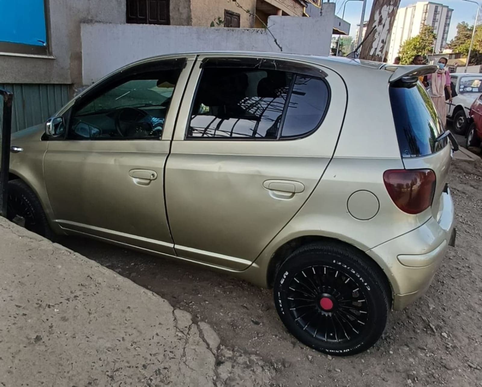 2004 Toyota Vitz