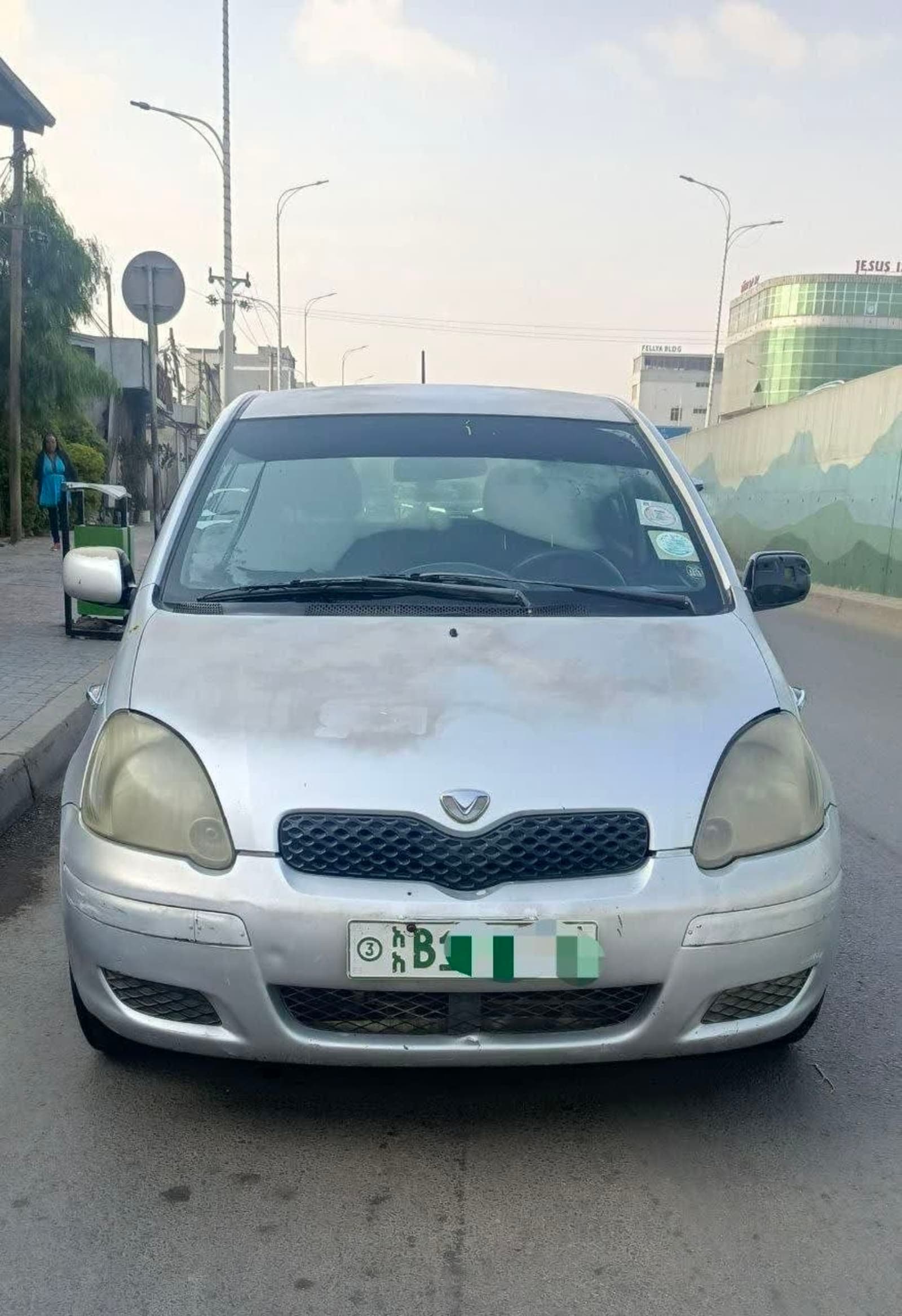 2004 Toyota Vitz — photo 4