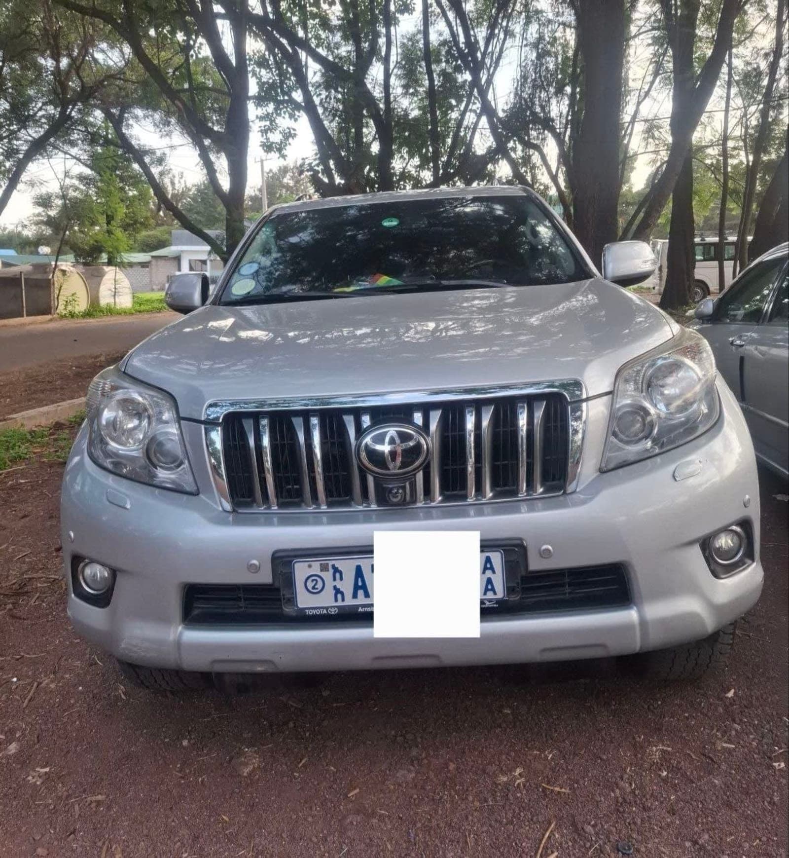 2012 Toyota Land-cruiser Prado — photo 1