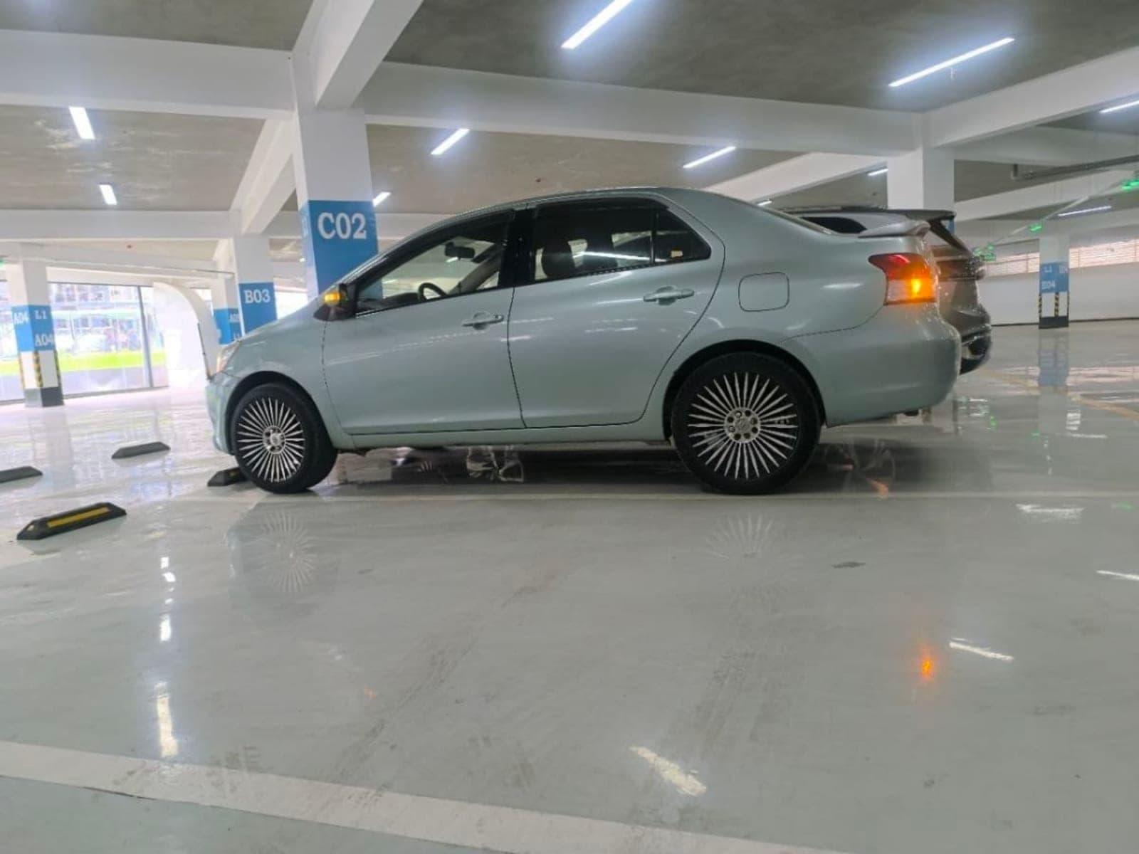 2011 Toyota Yaris beleta — photo 3