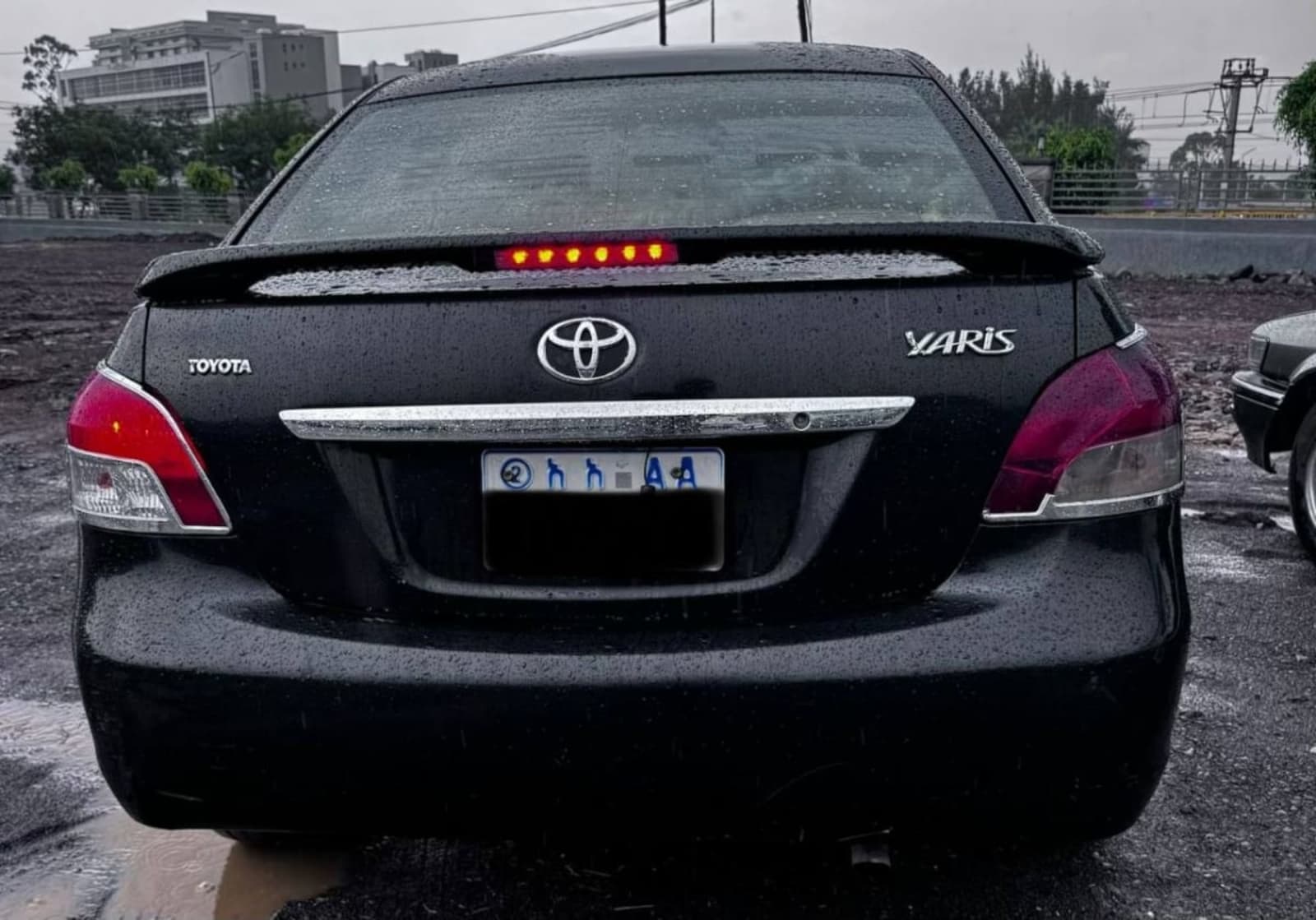 2008 Toyota Yaris sedan — photo 3