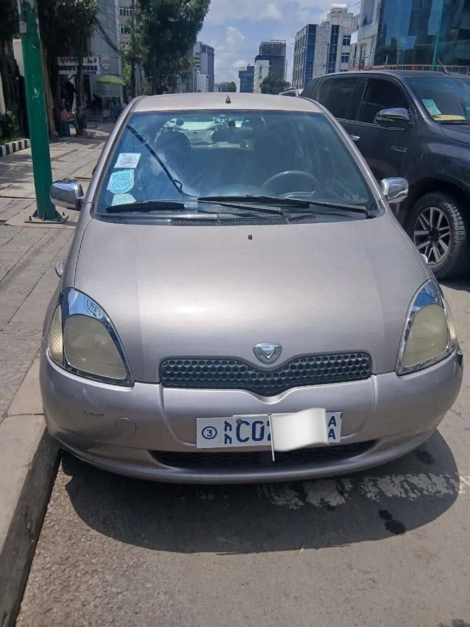2001 Toyota Vitz — photo 2