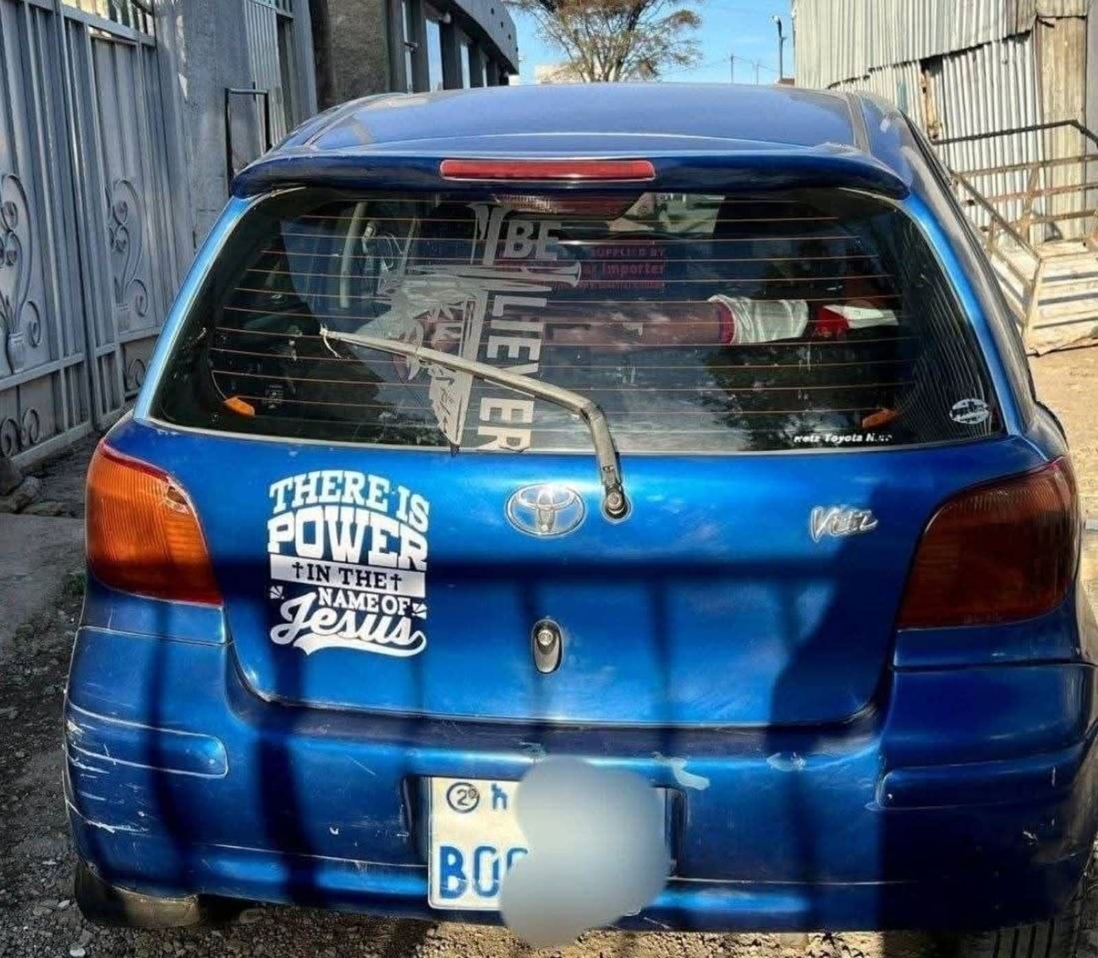 2002 Toyota Vitz — photo 3