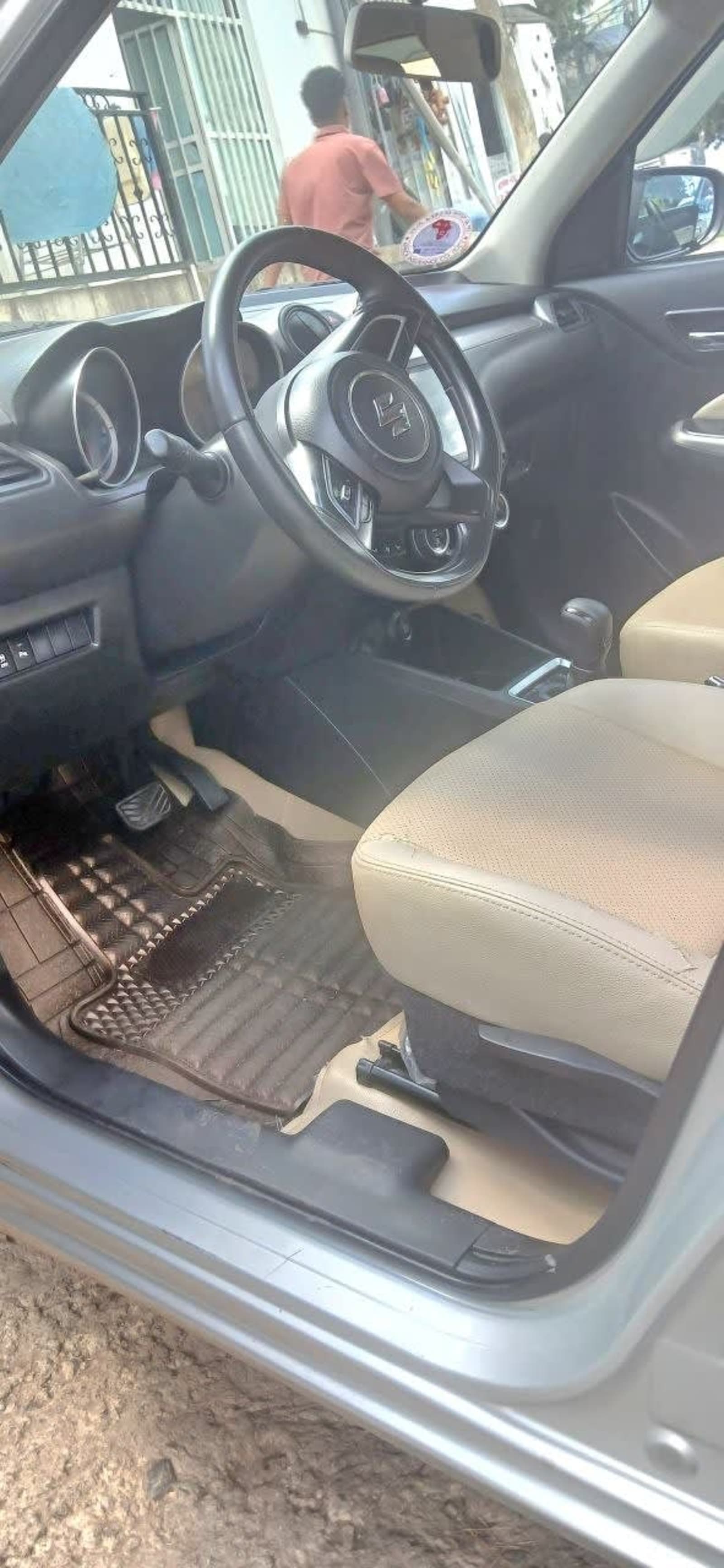 2022 Suzuki Swift — photo 2