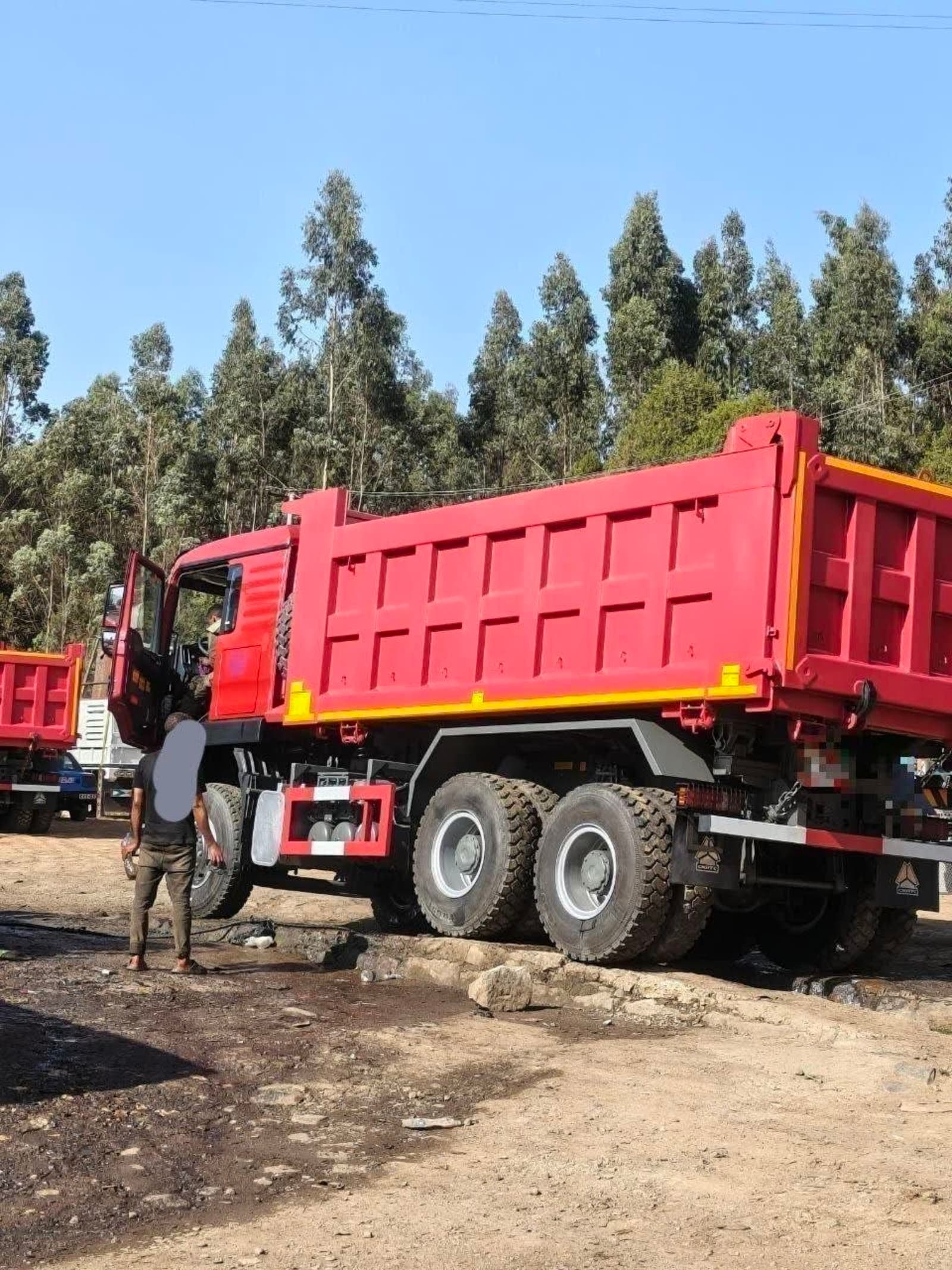 2025 Sino Truck — photo 2