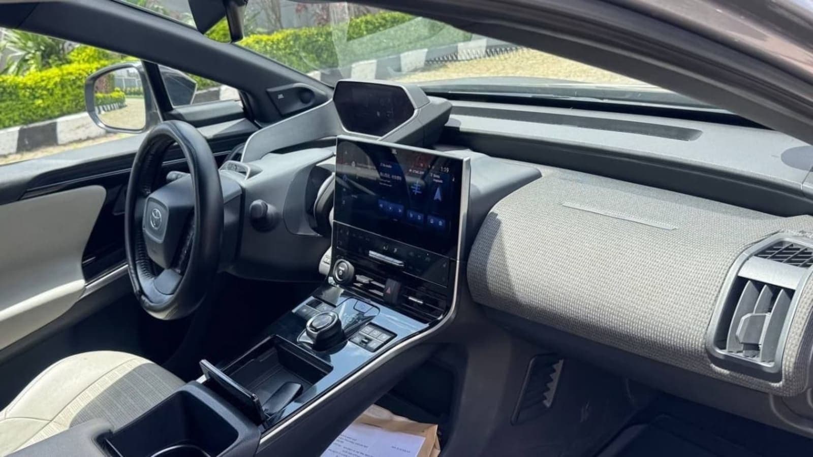 2022 Toyota BZ4X AWD ULTRA — photo 3