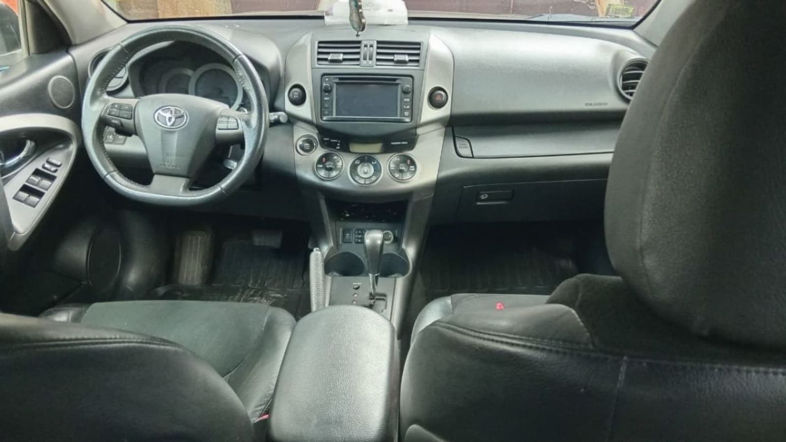 2013 Toyota Rava 4 — photo 2