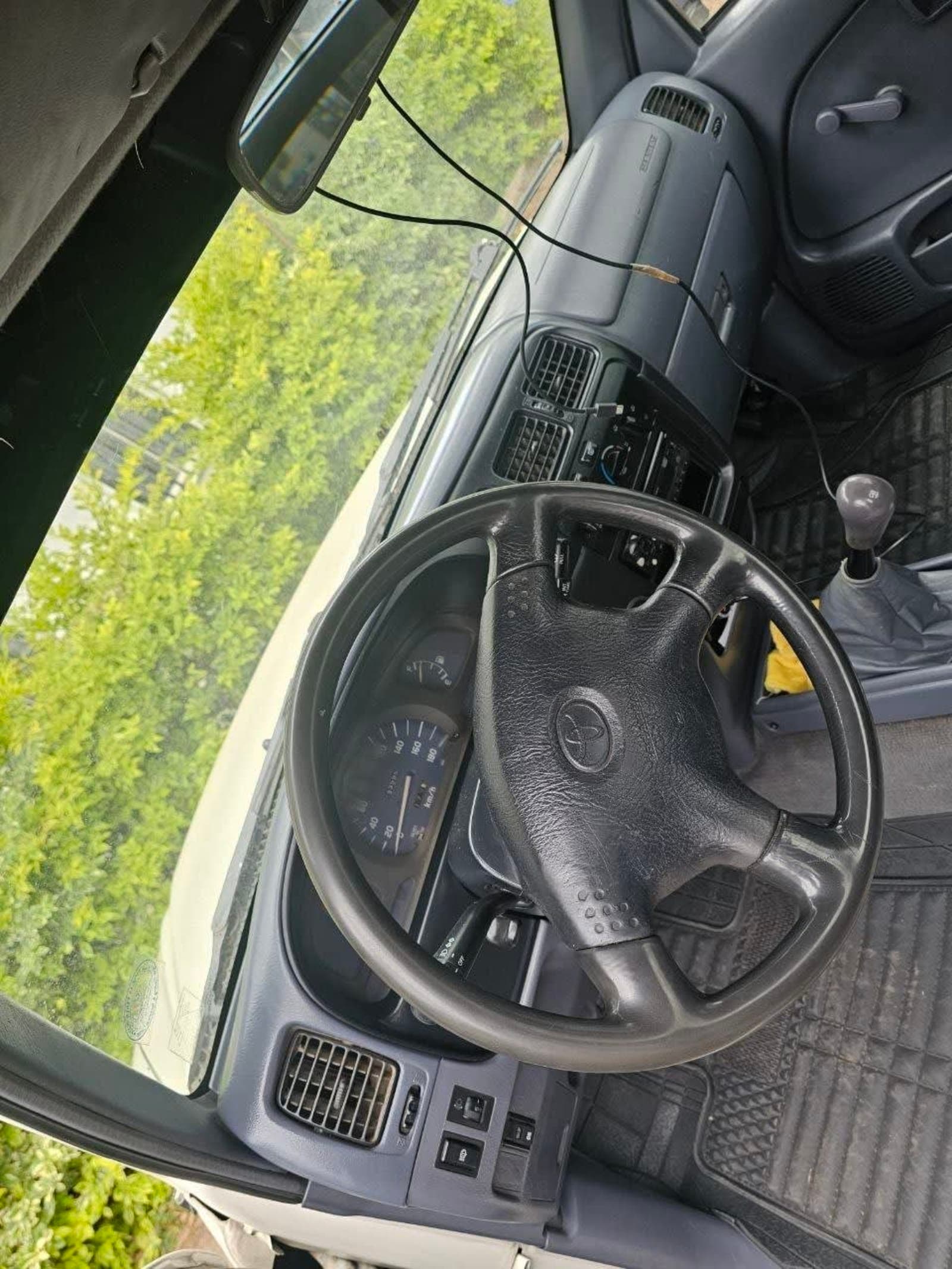 2005 Toyota Hilux King Cab โ photo 2