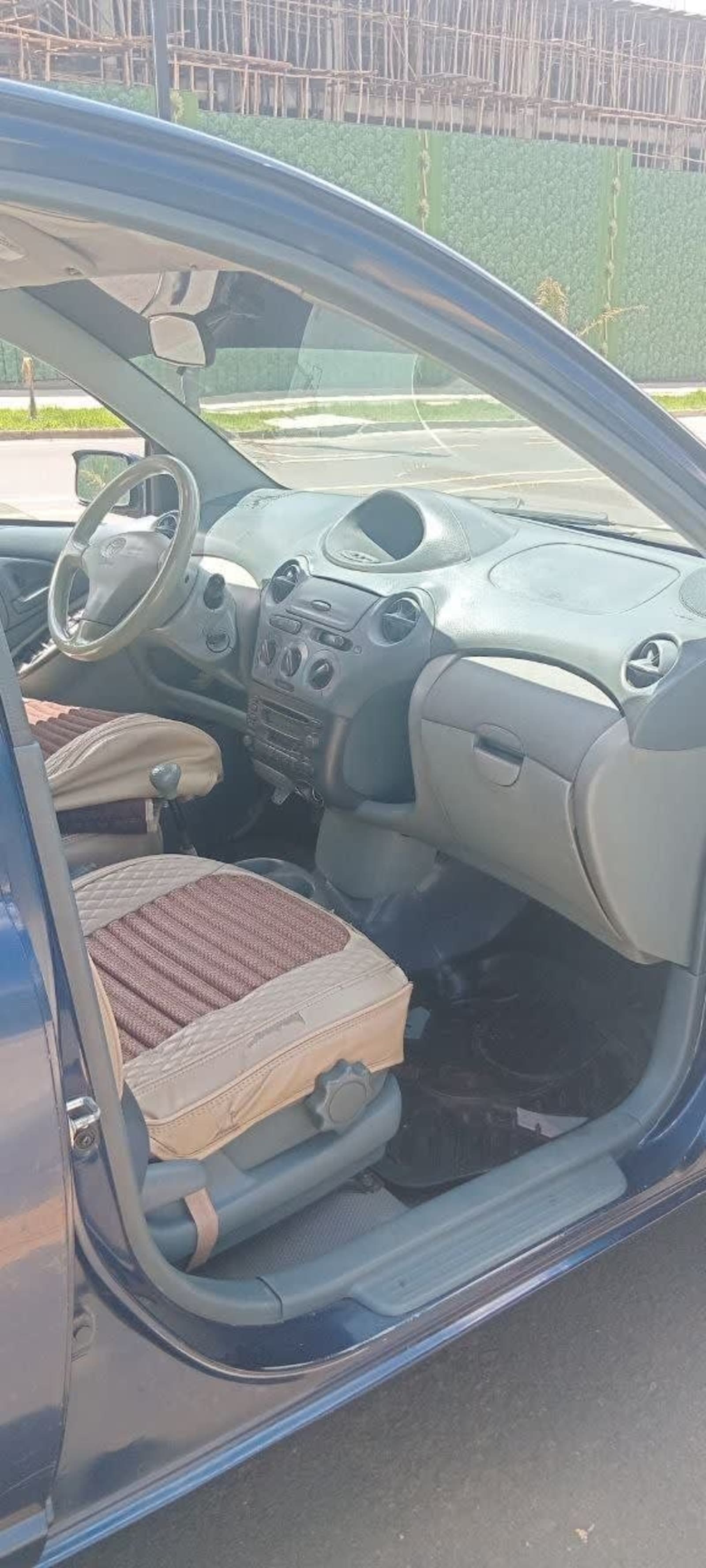 2001 Toyota Vitz — photo 2