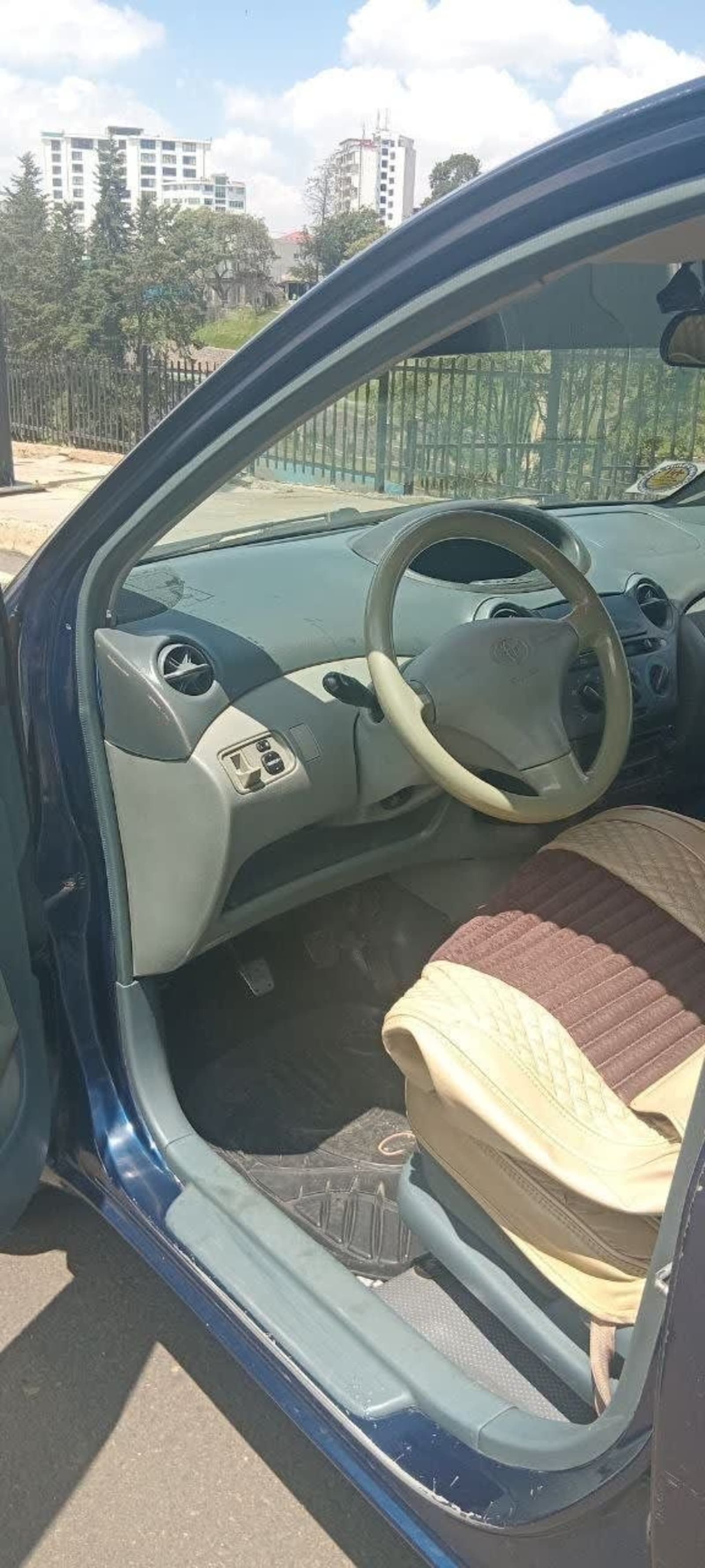 2001 Toyota Vitz — photo 3