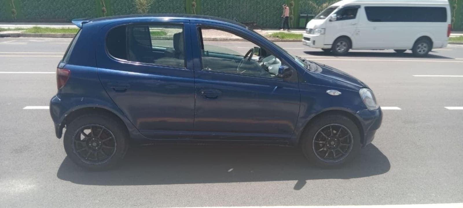 2001 Toyota Vitz — photo 4