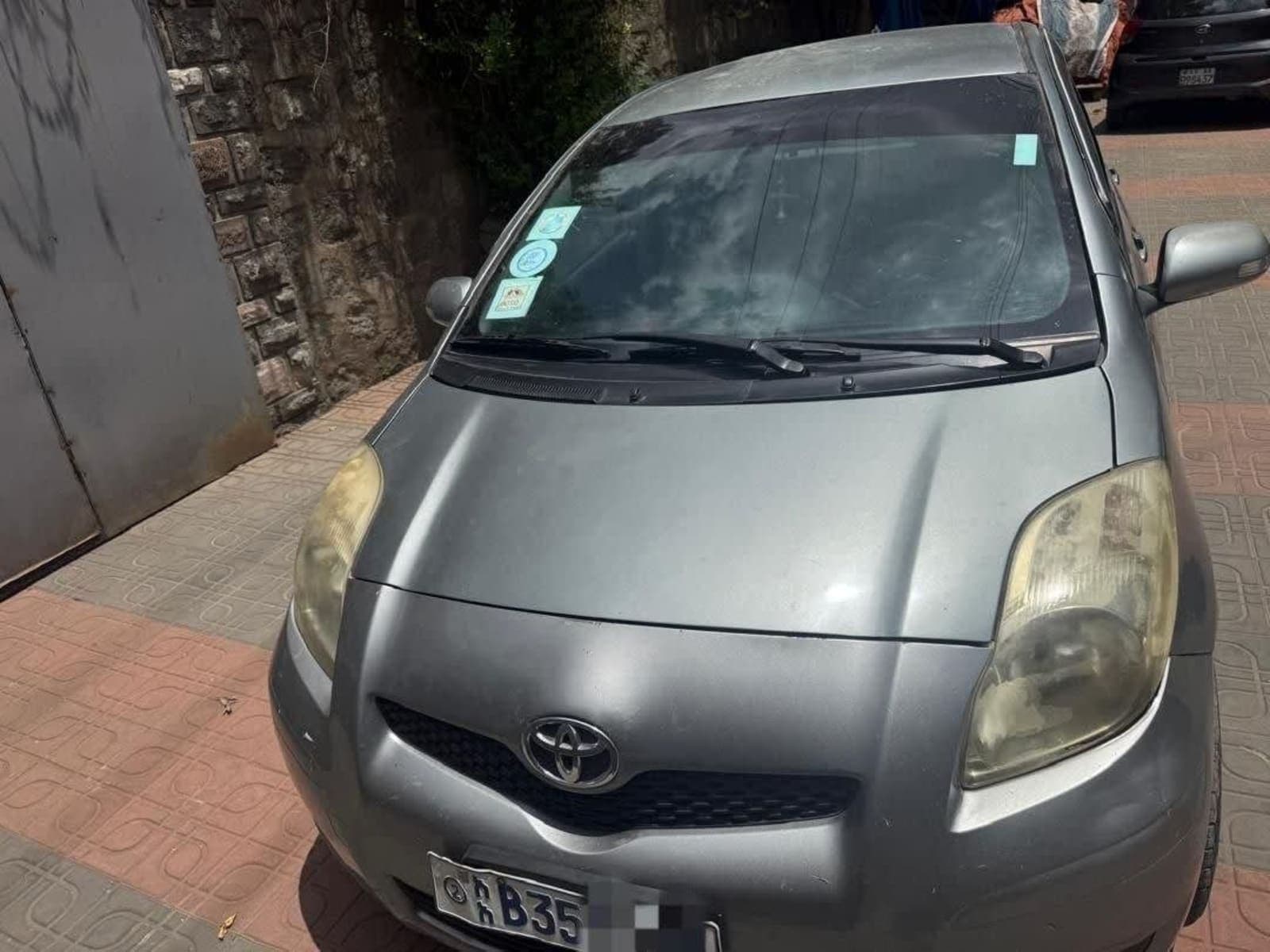 2010 Toyota Yaris Compact — photo 4