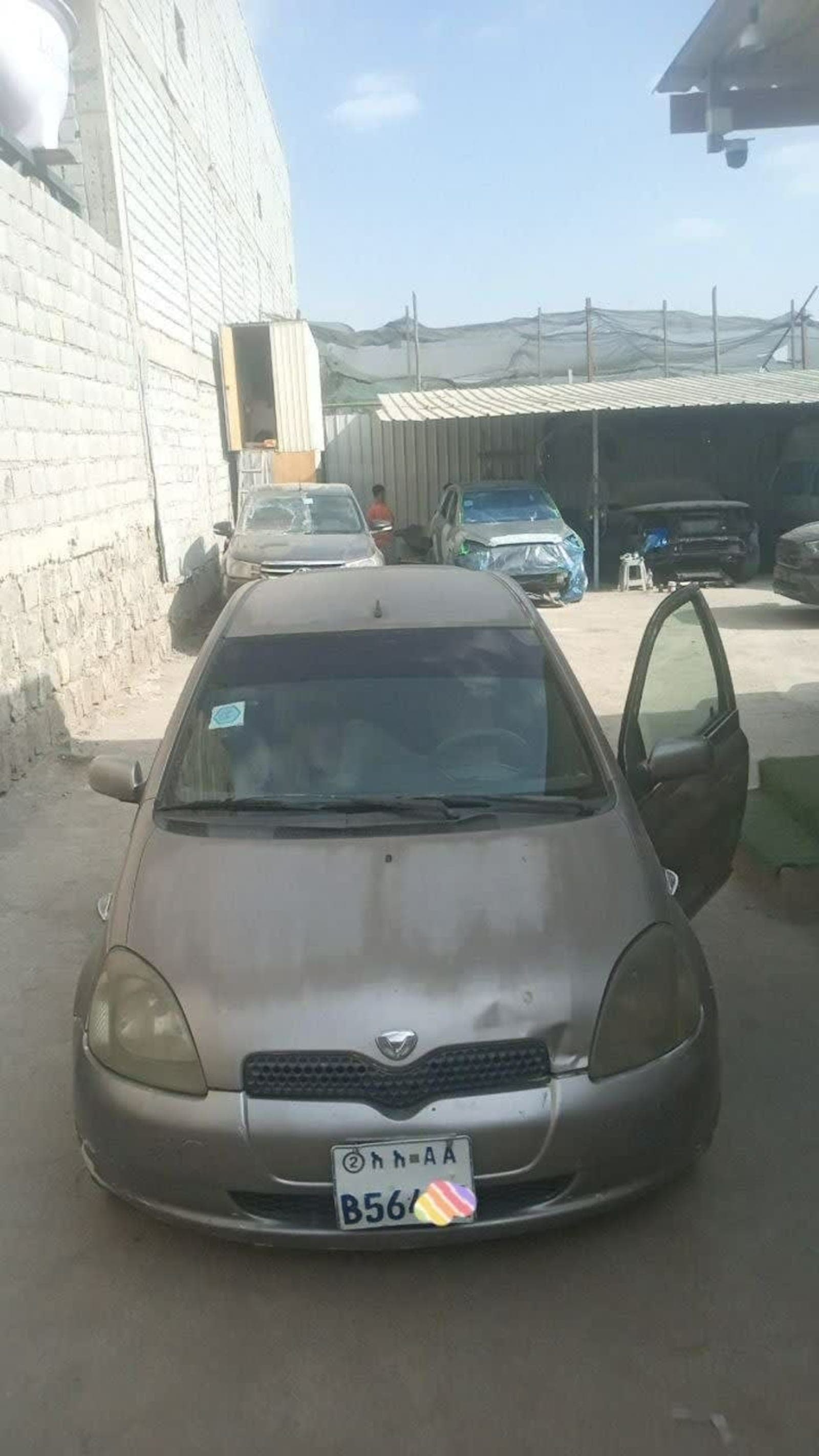 2001 Toyota Vitz — photo 2