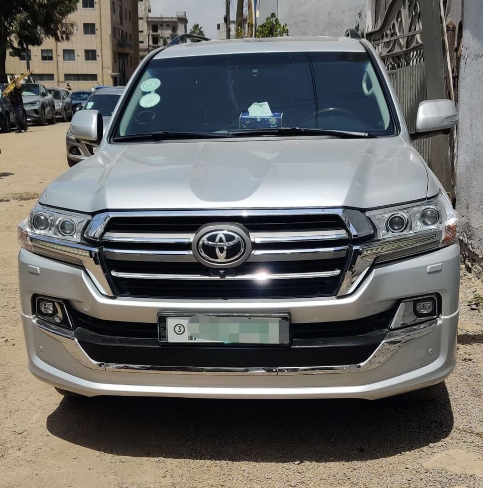 2019 Toyota Land Cruiser VXR — photo 2