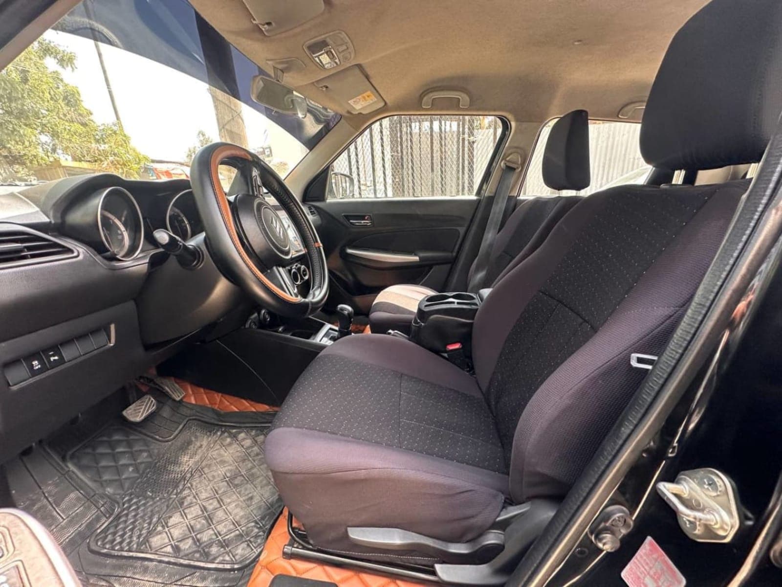 2022 Suzuki Swift — photo 2
