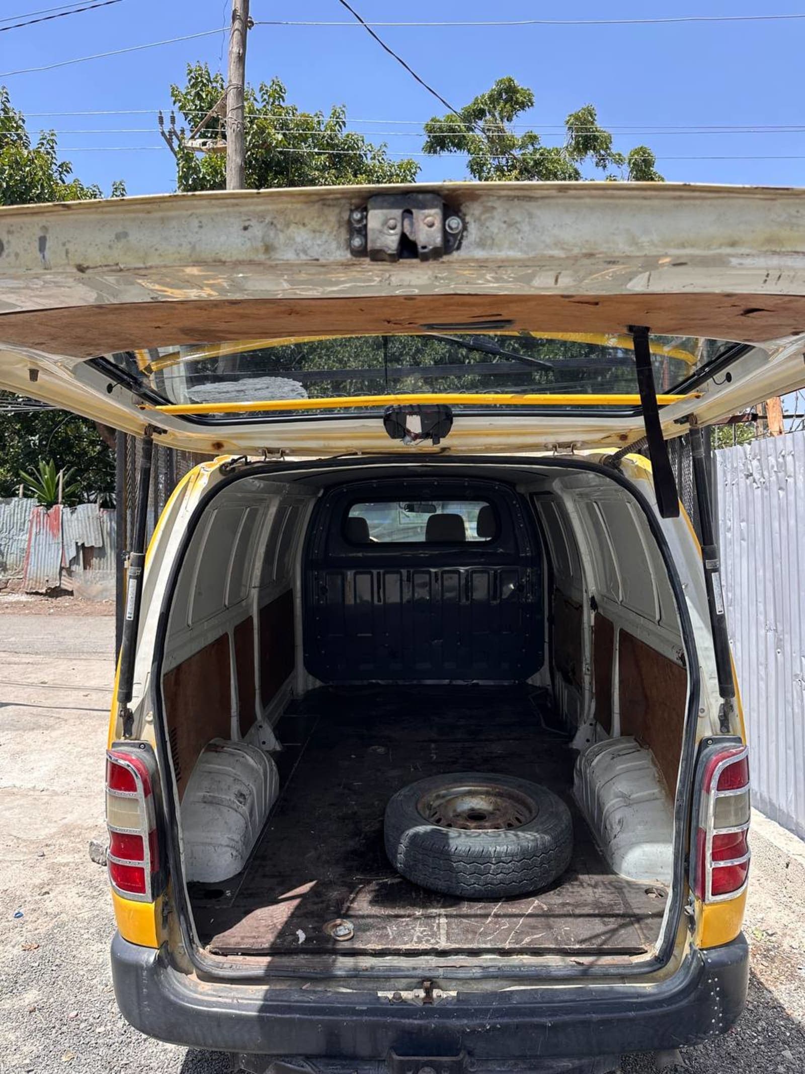 2009 Toyota D4D Dolphin — photo 2