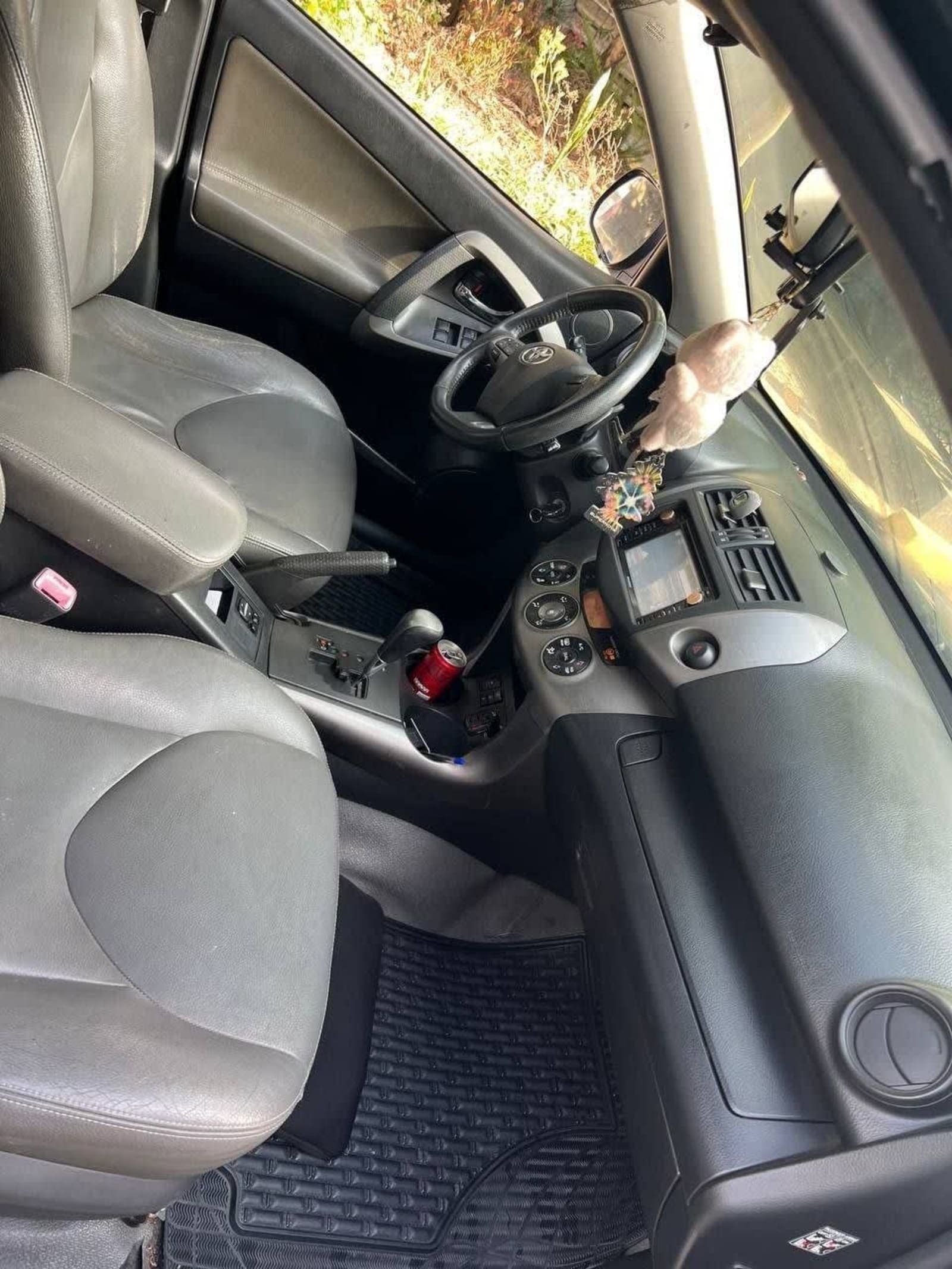 2011 TOYOTA RAV4 — photo 1