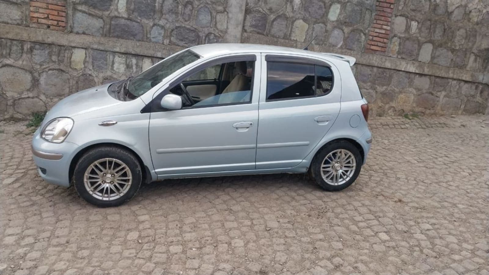 2004 Toyota Vitz — photo 3