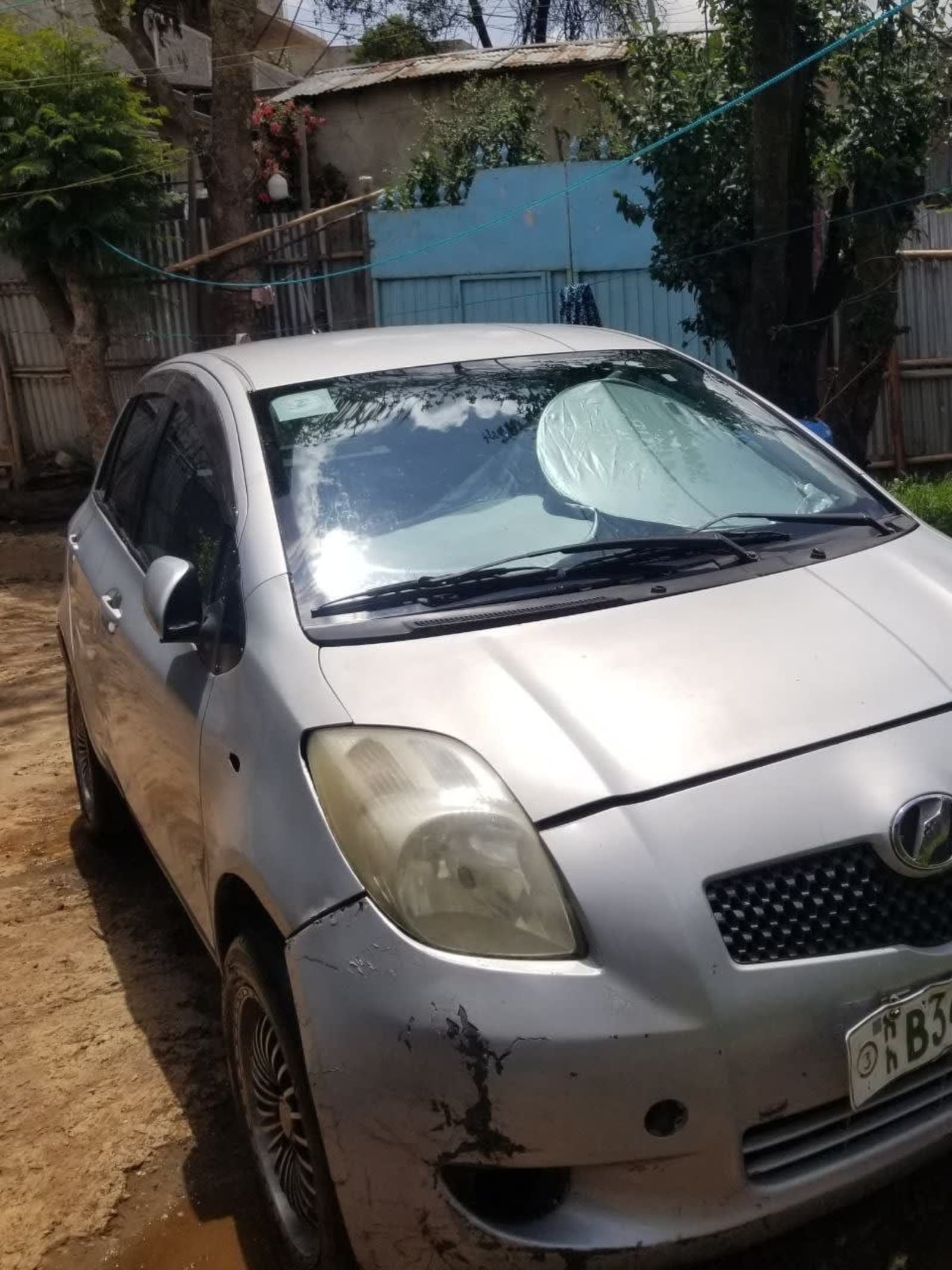 2005 Toyota Yaris Compact — photo 2