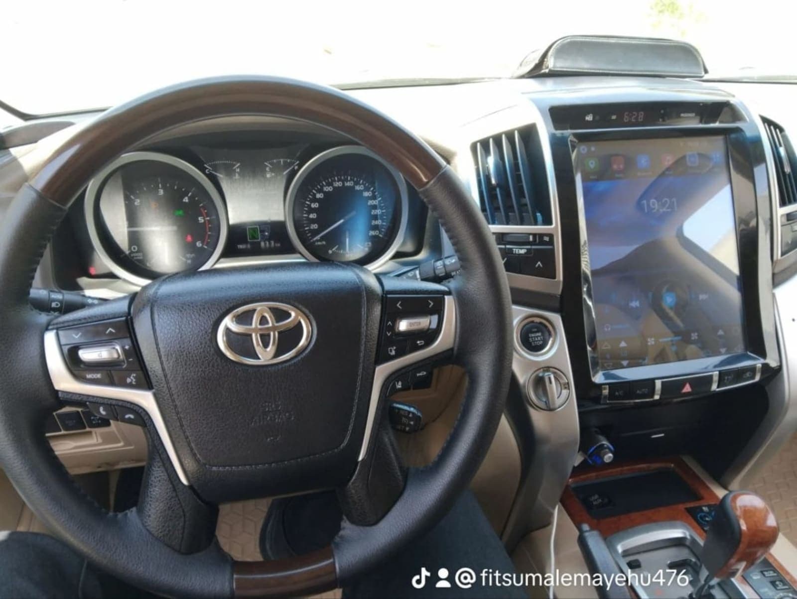 2015 Toyota Land Cruiser VX — photo 3