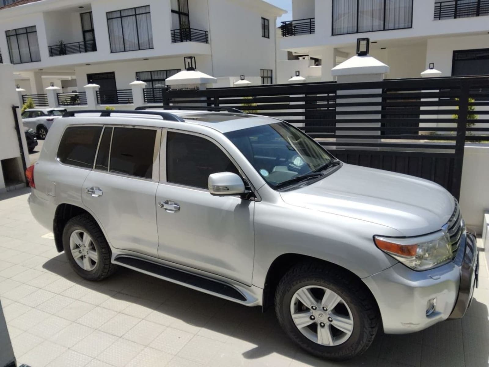 2015 Toyota Land Cruiser VX — photo 6
