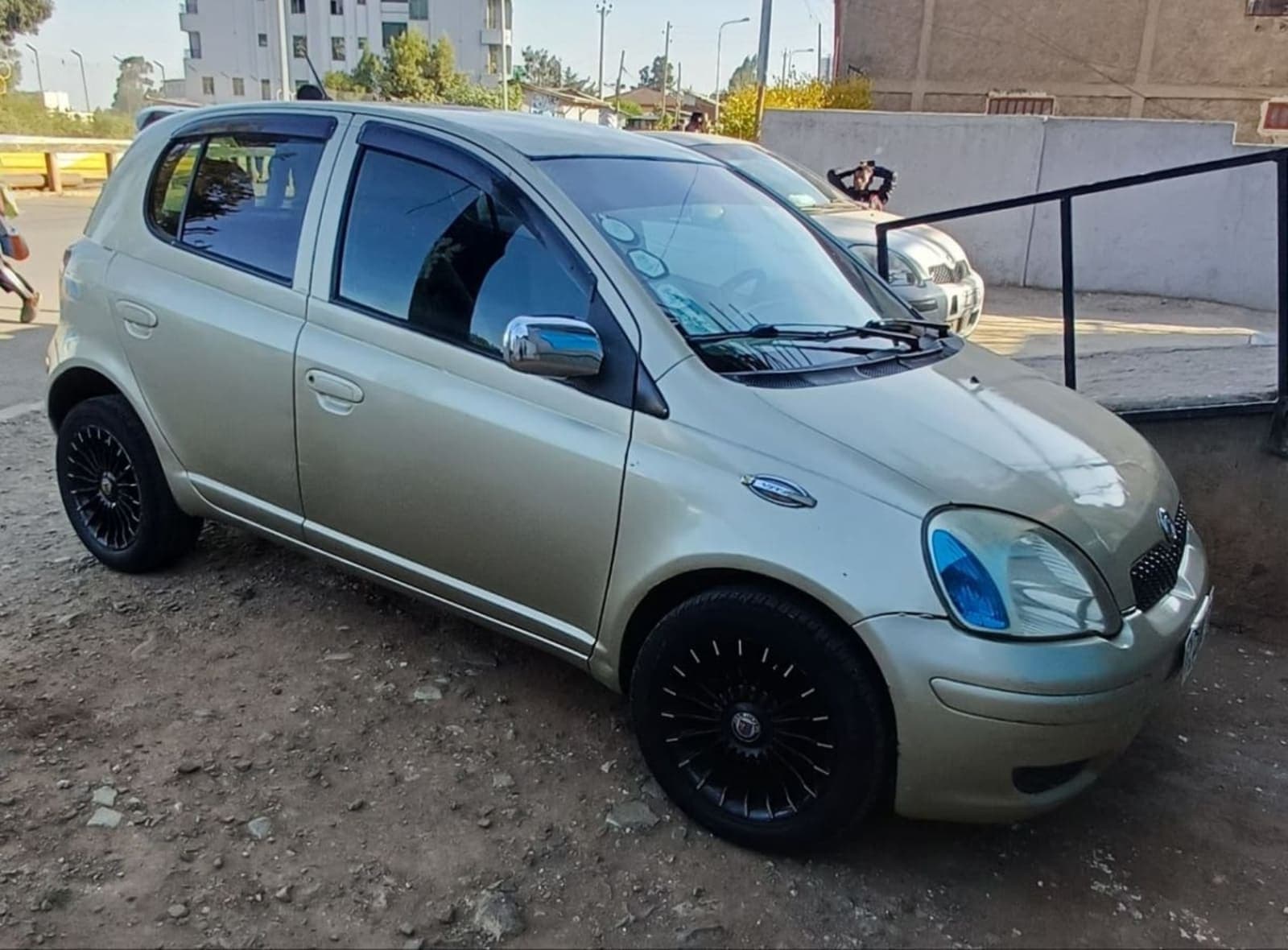 2004 Toyota vitz — photo 2