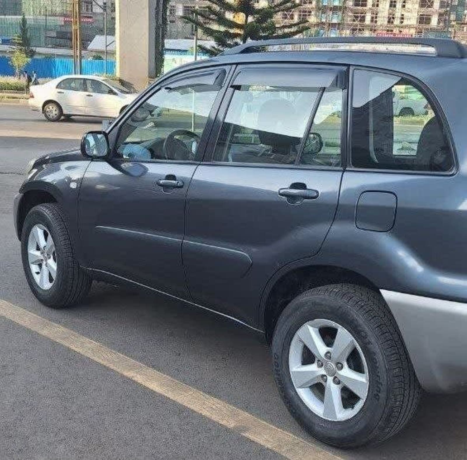 2004 Toyota RAV 4 — photo 4