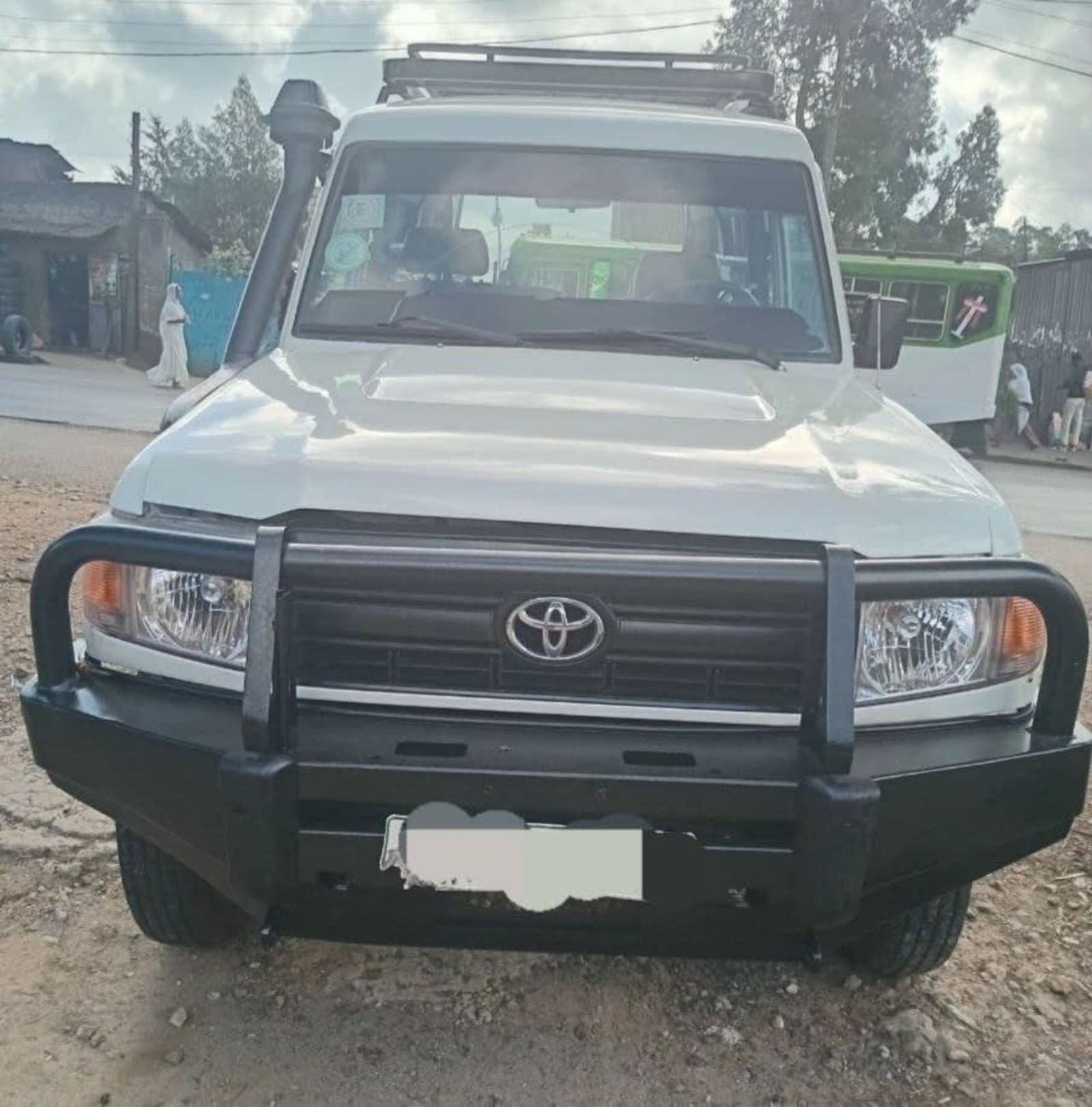 2012 Toyota Land Cruiser — photo 6