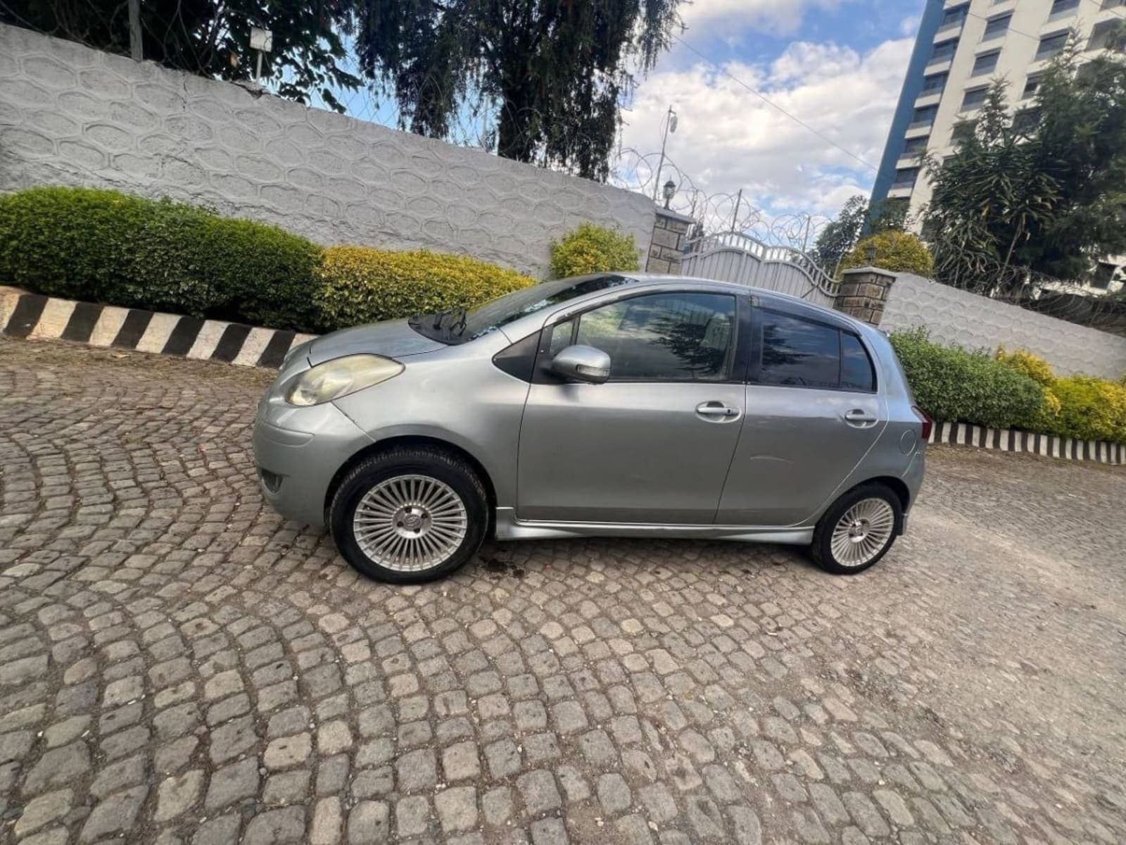 2010 Toyota Yaris kompact — photo 3