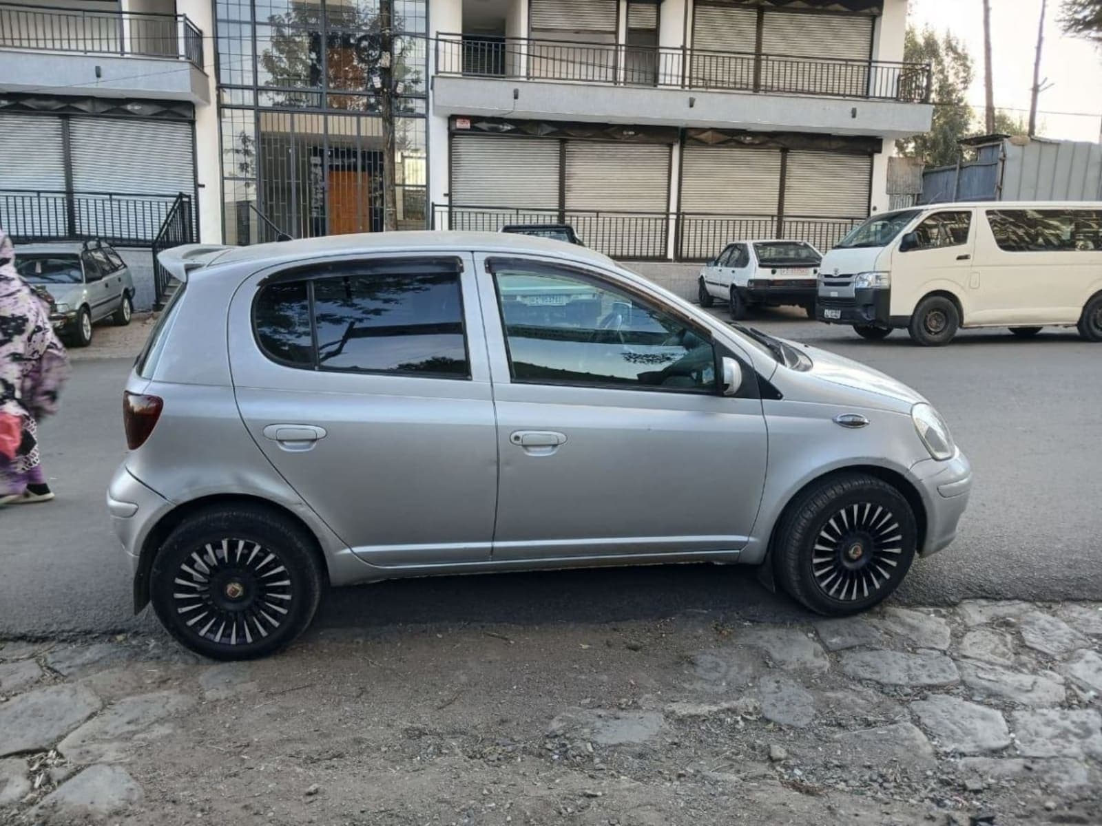 2002 Toyota Vitz — photo 4