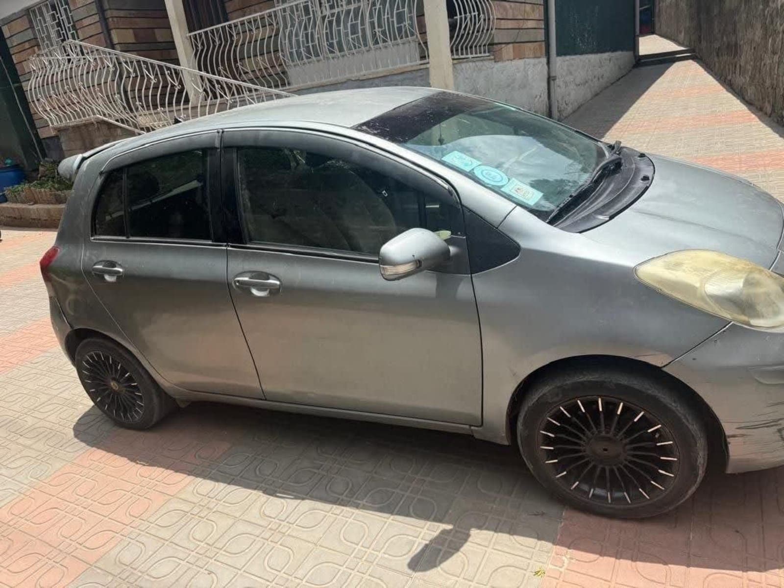 2010 Toyota Yaris Compact — photo 3
