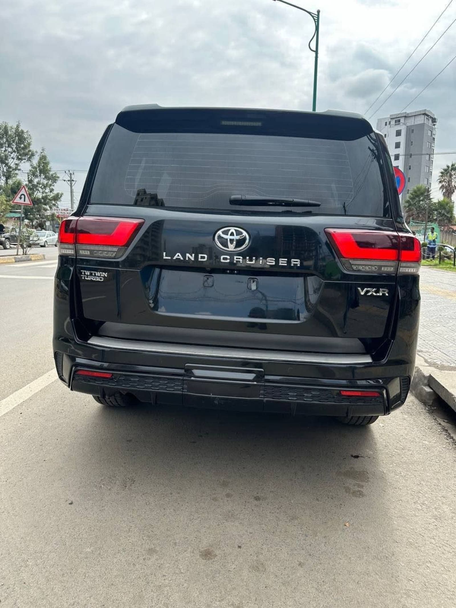 2023 Toyota Landcruiser V-XR — photo 5