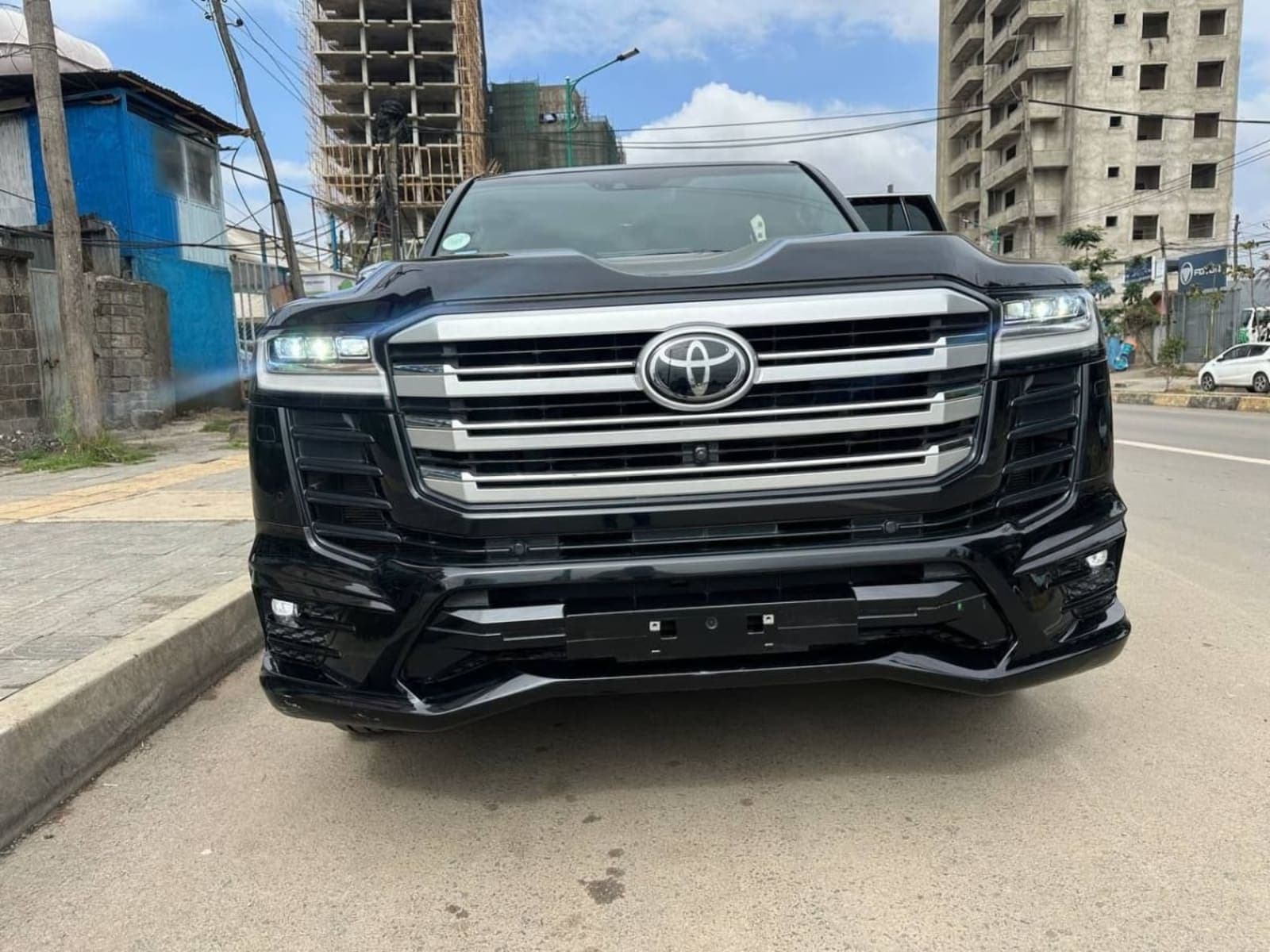 2023 Toyota Landcruiser V-XR — photo 6