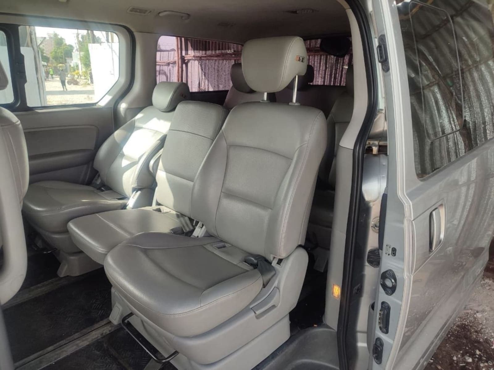 2020 Hyundai Grand Starex — photo 2