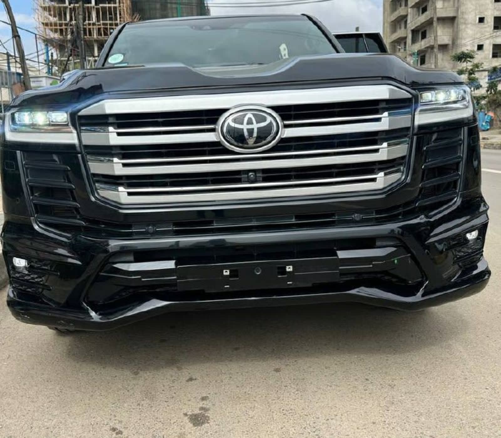 2023 Toyota Land Cruiser VXR — photo 5
